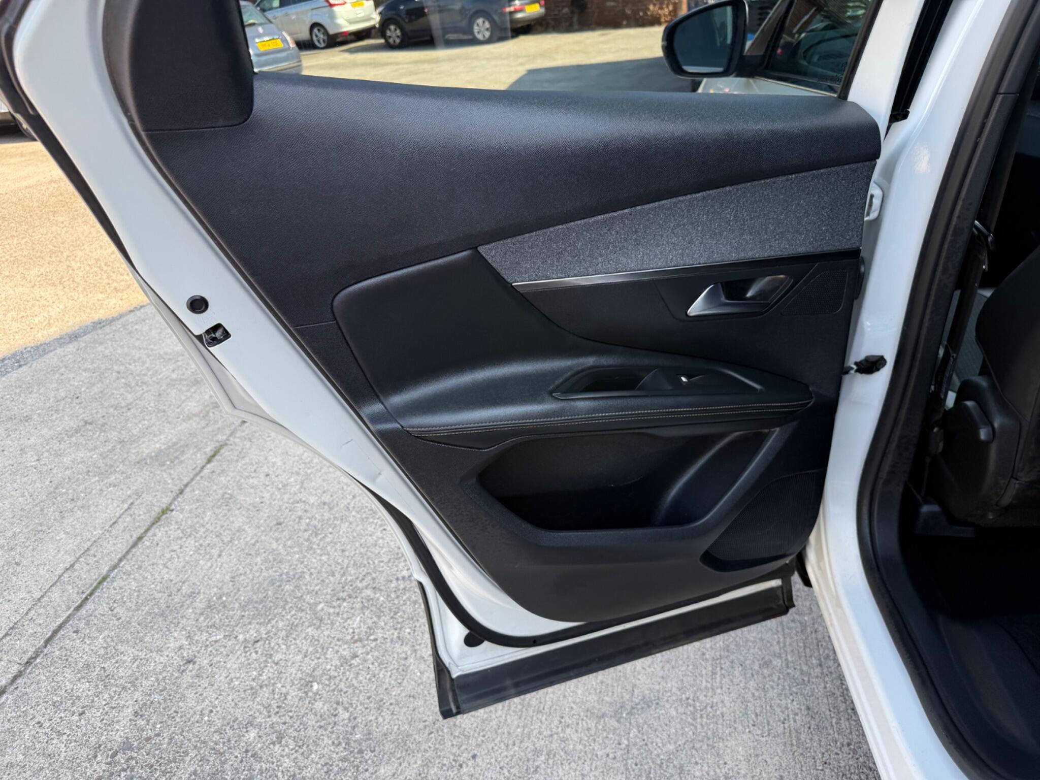 Peugeot 3008 view 29