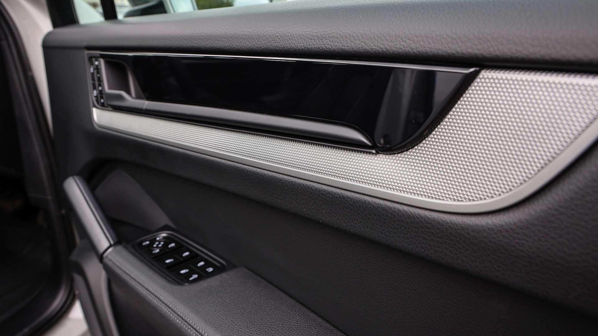 Porsche Cayenne view 21