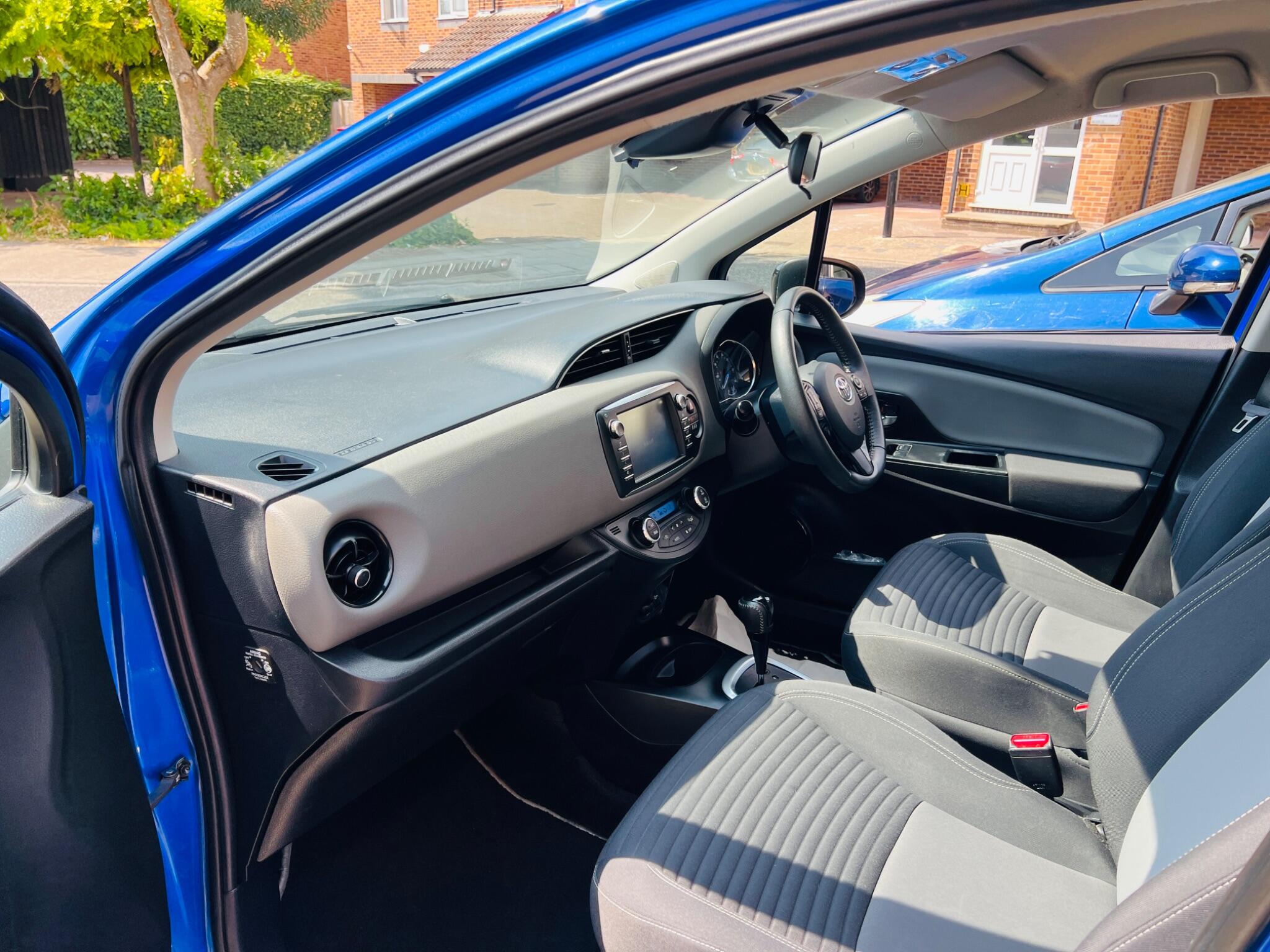 Toyota Yaris view 70