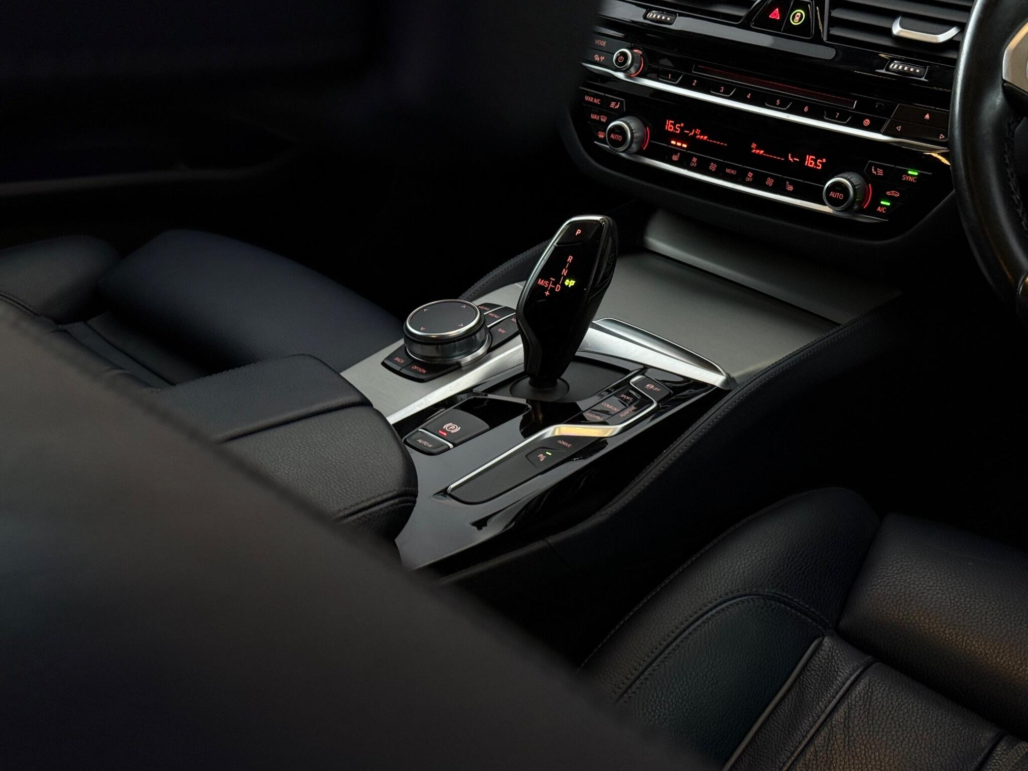 BMW 5 Series view 25