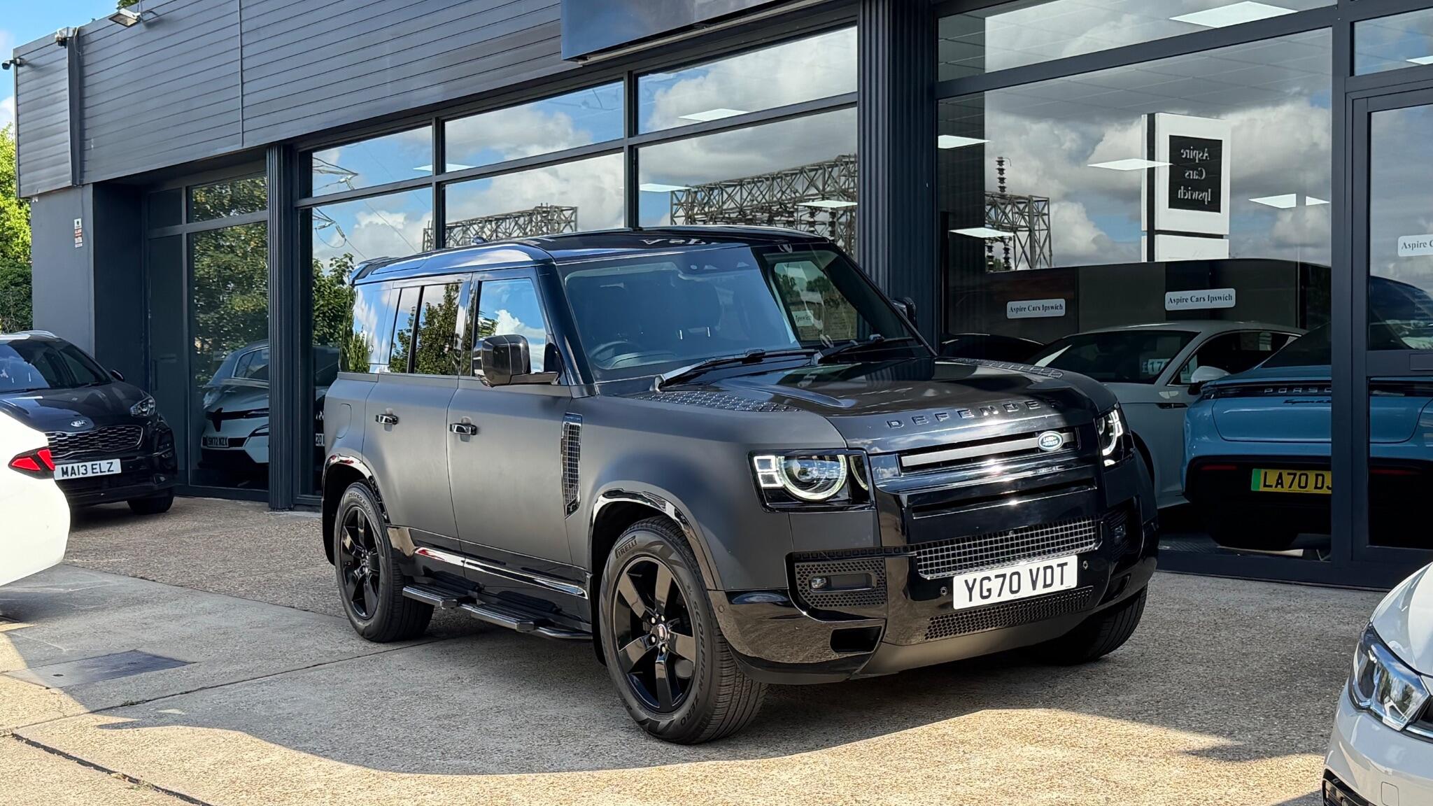 Land Rover Defender 110 view 4