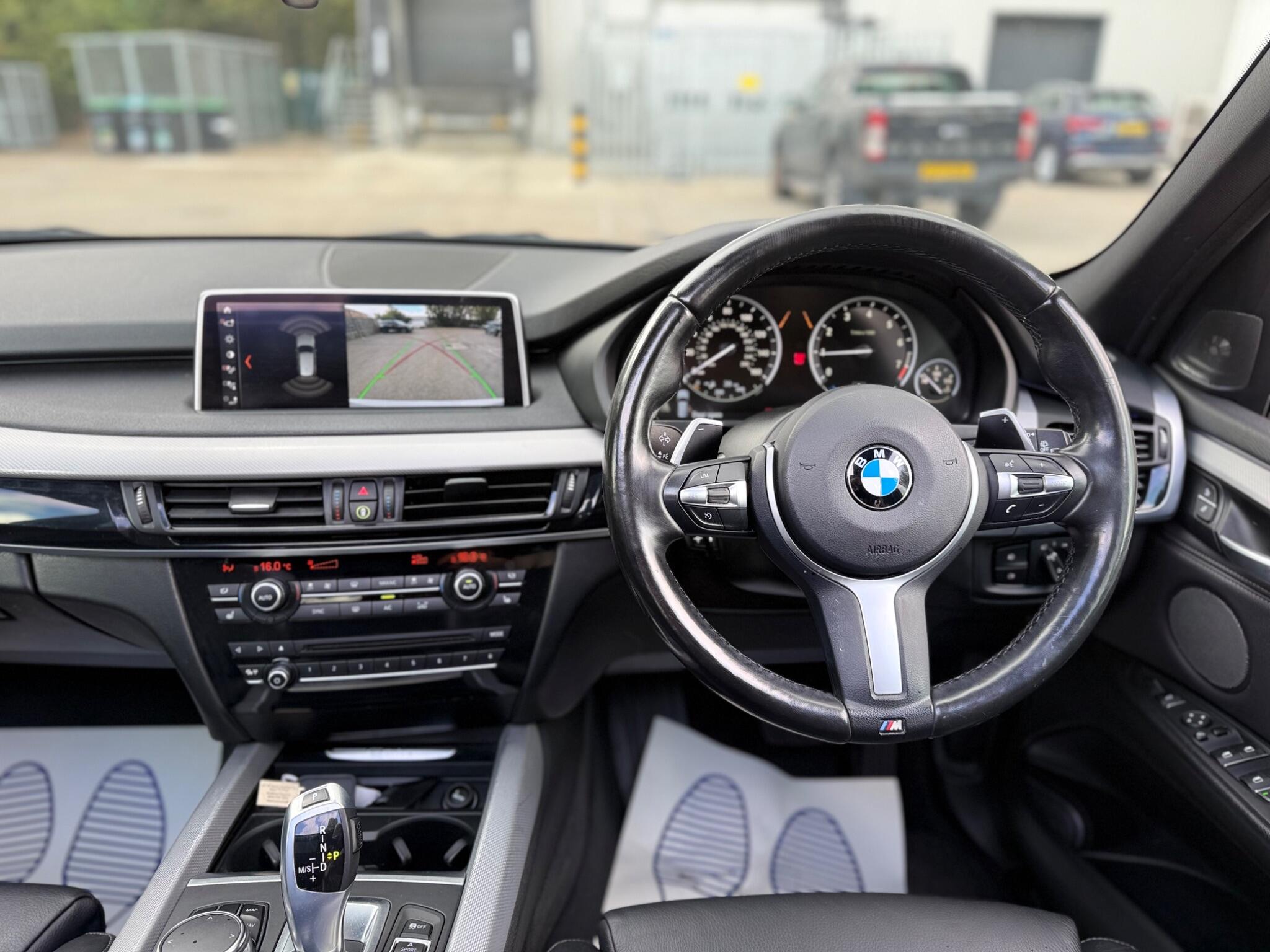 BMW X5 view 11