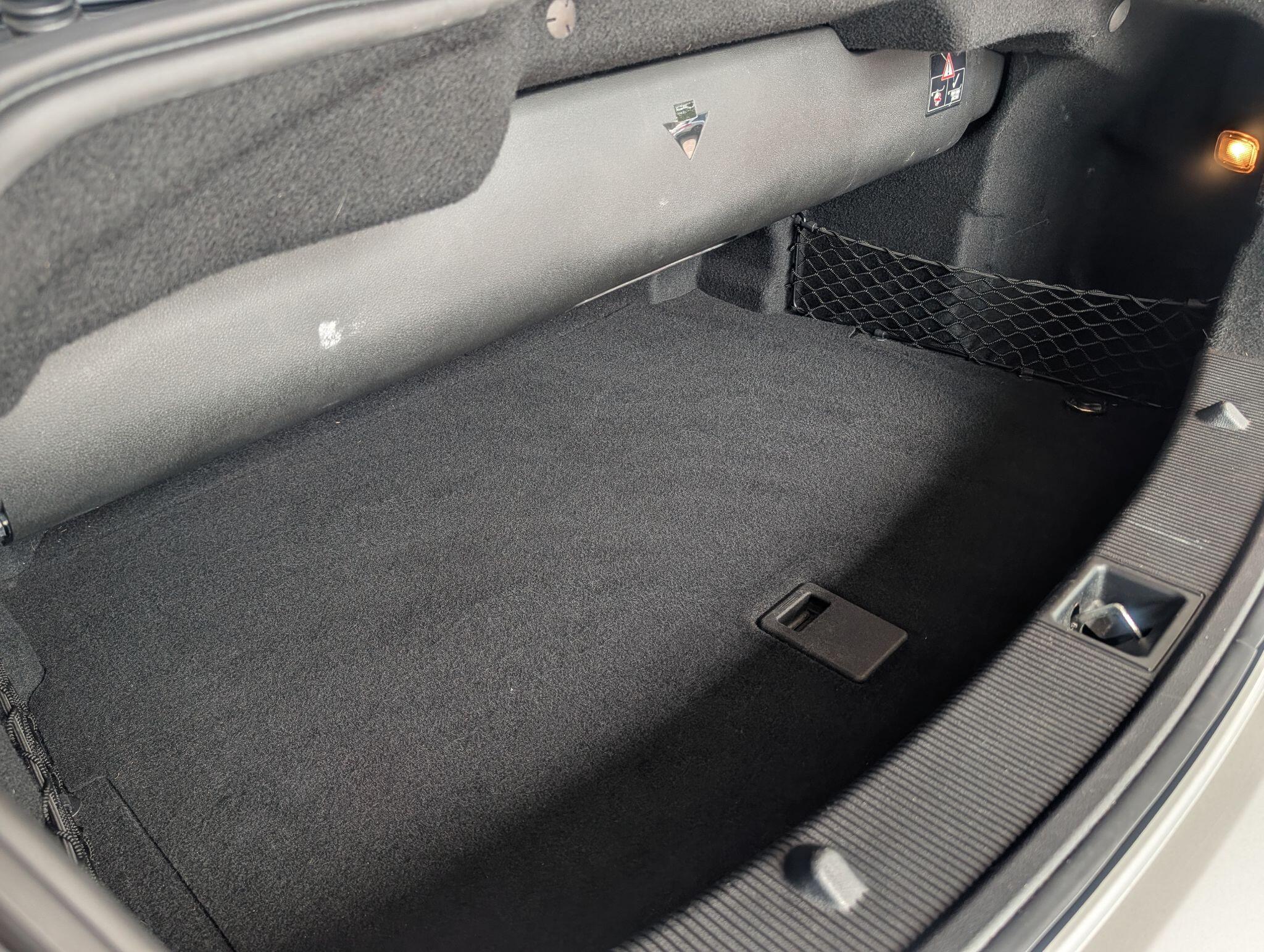 Mercedes-Benz E-Class view 32