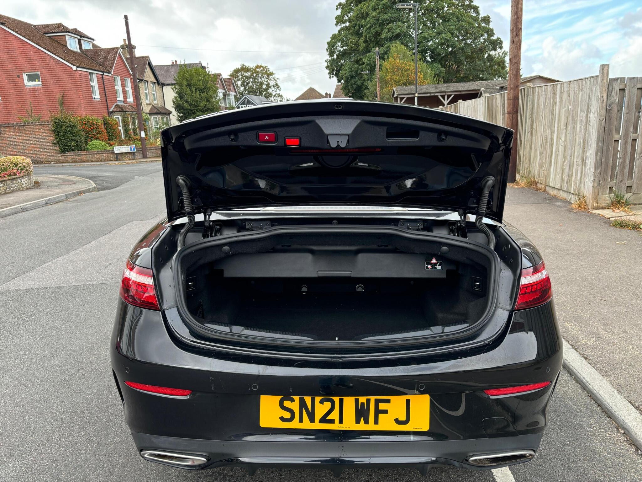 Mercedes-Benz E Class view 34