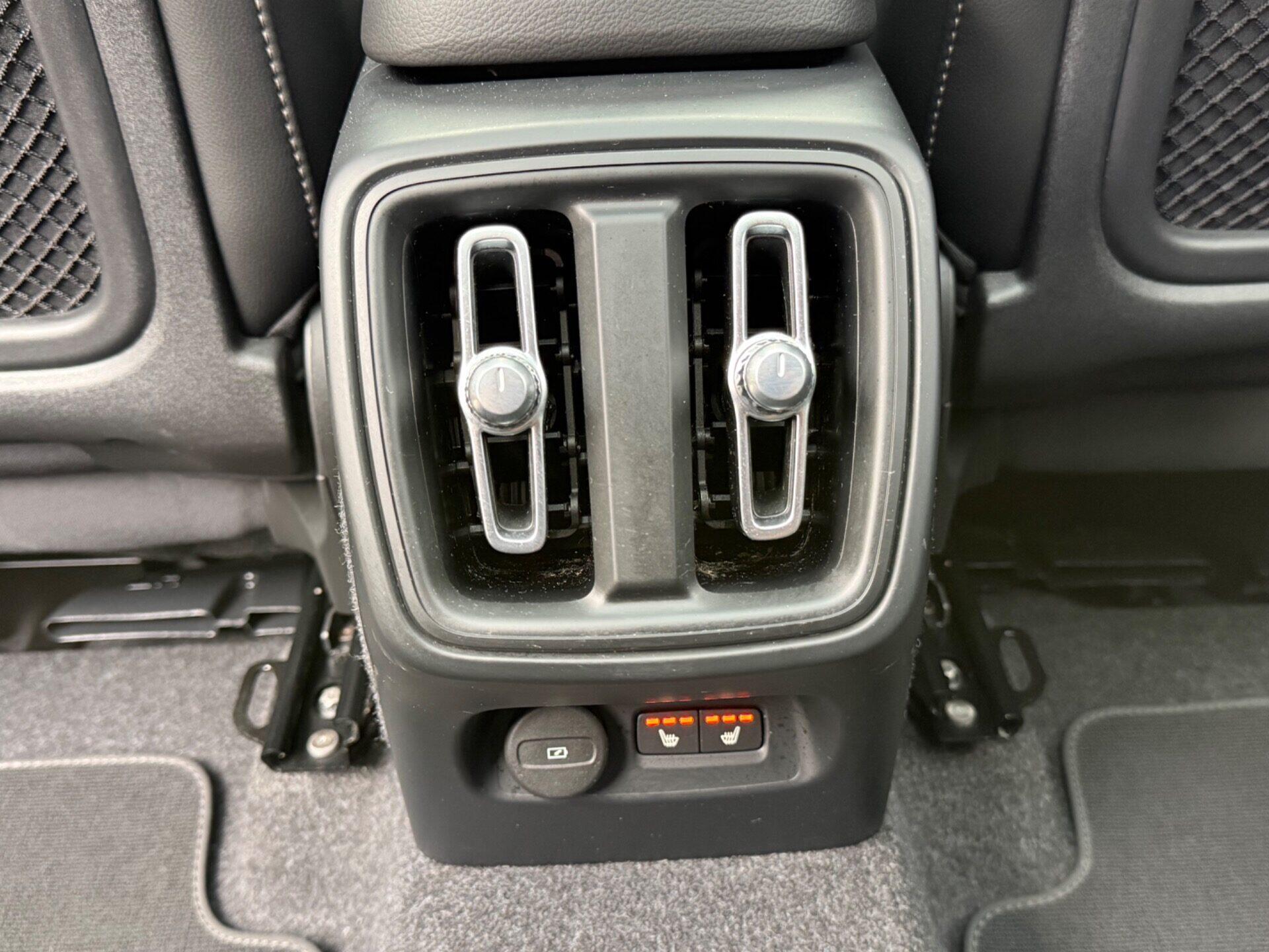 Volvo XC40 view 31