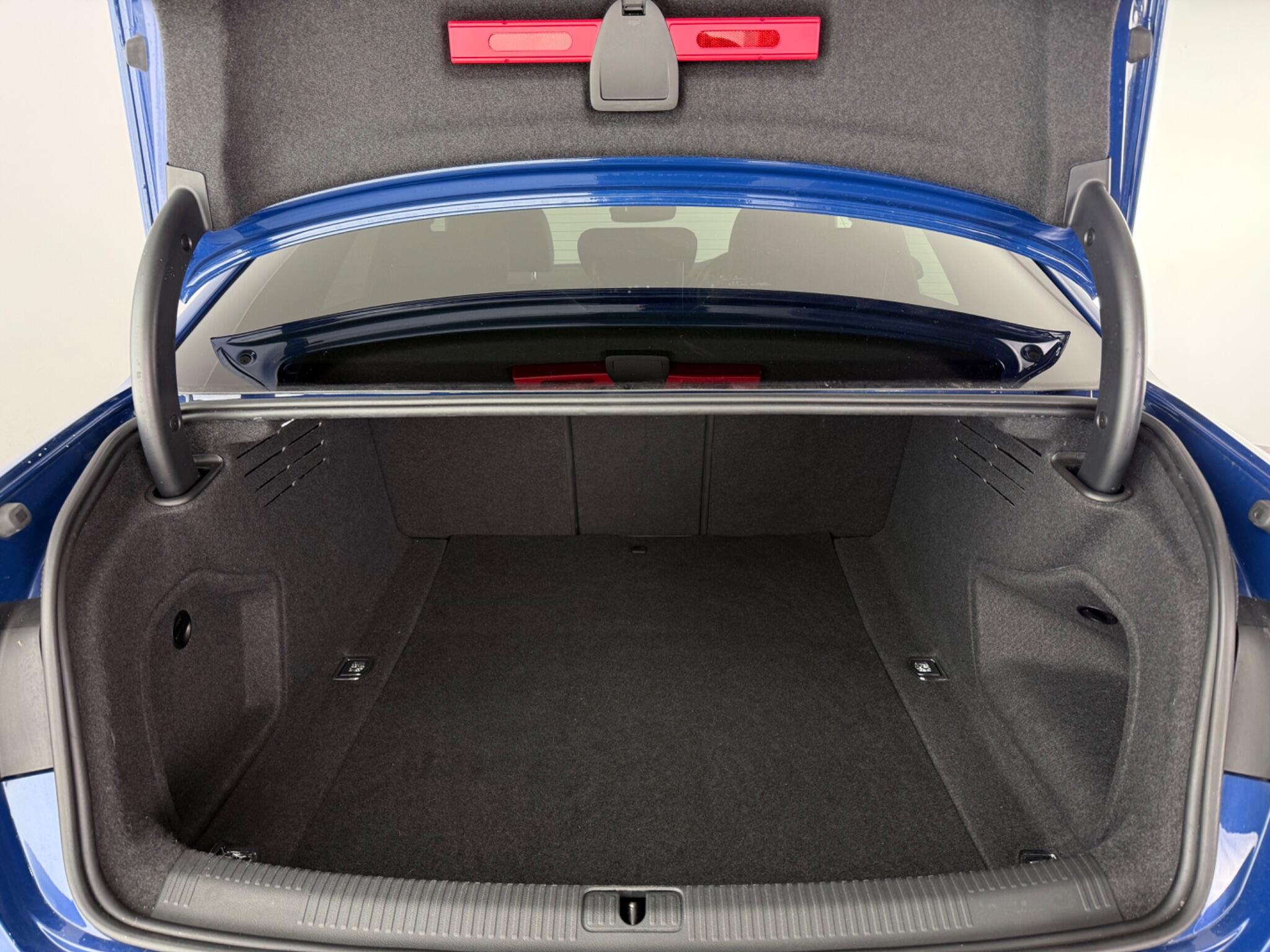 Audi A4 view 11