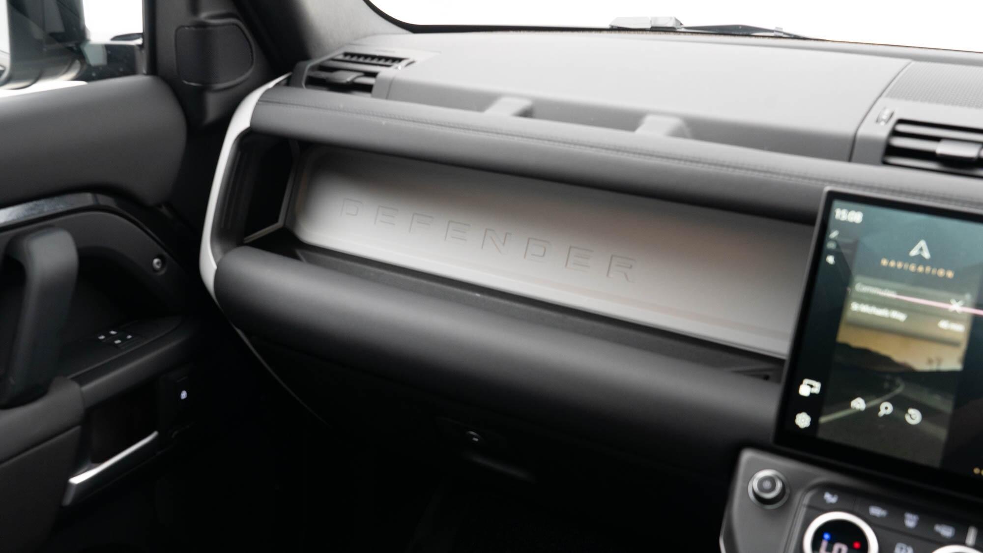 Land Rover Defender 110 view 16