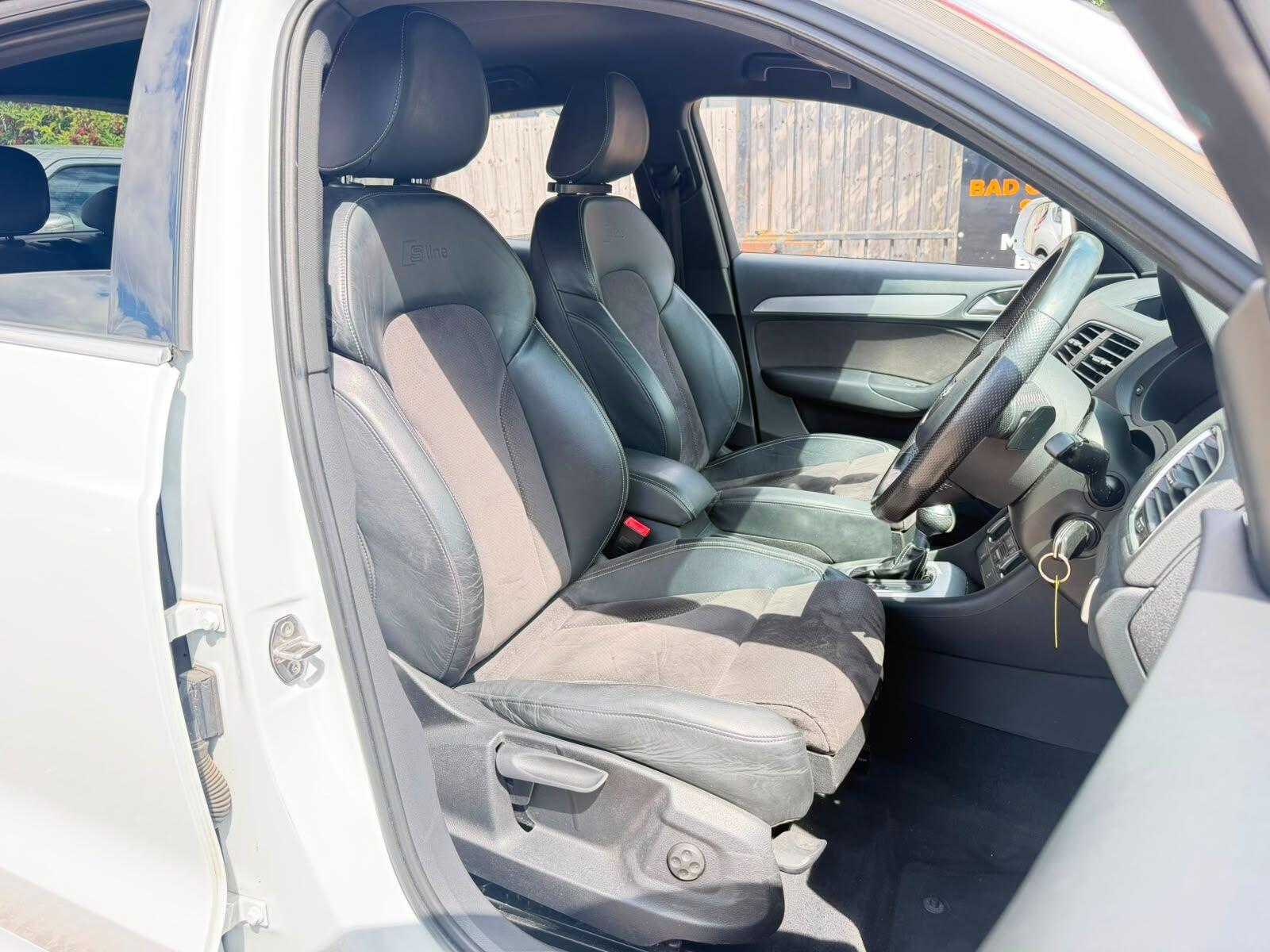 Audi Q3 view 10
