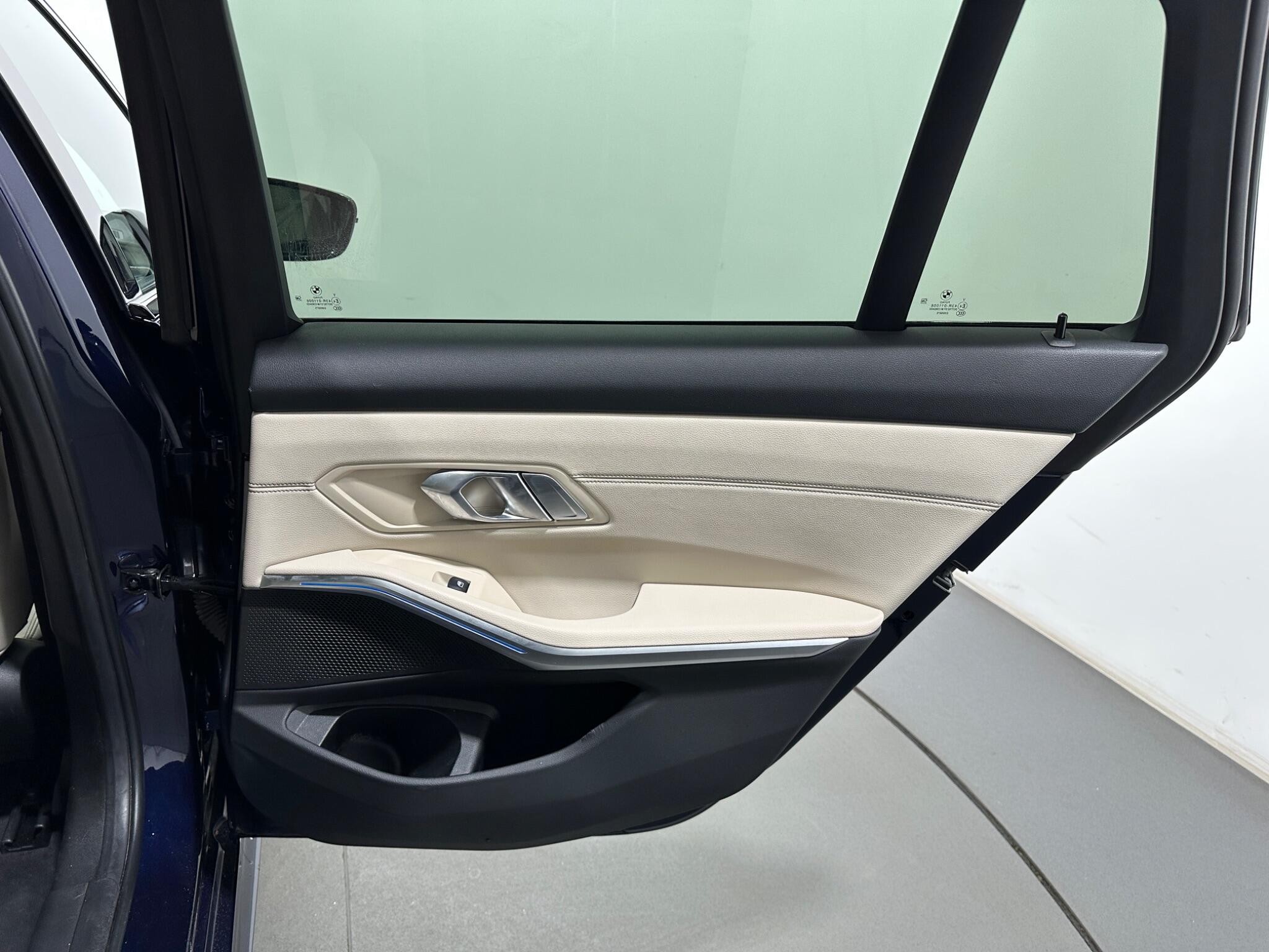 BMW 3 Series view 46