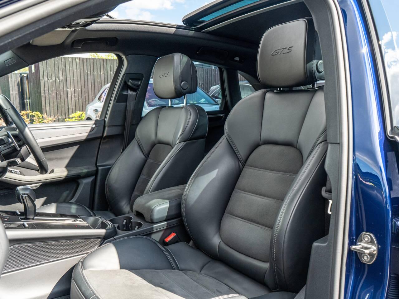 Porsche Macan view 43