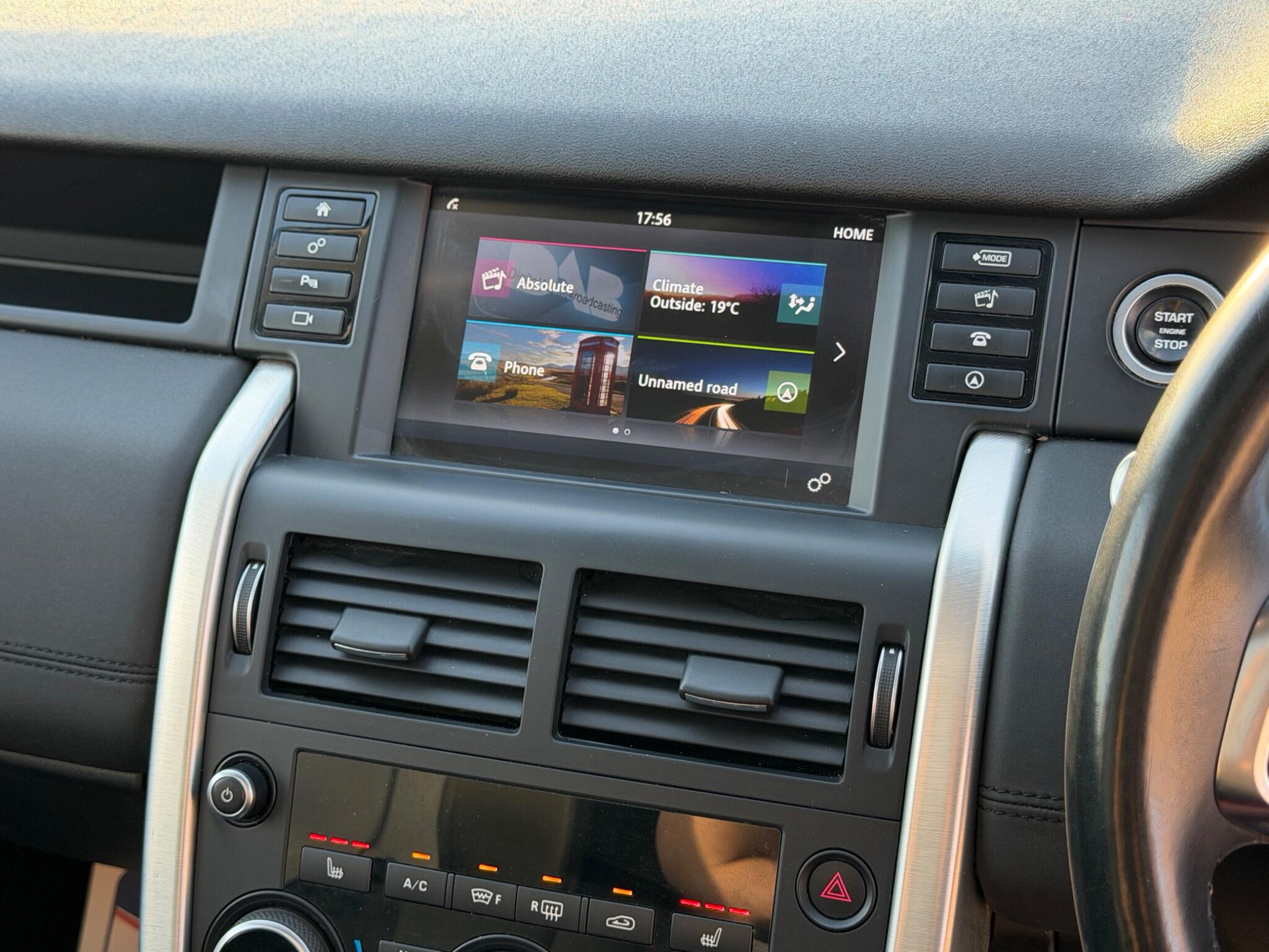 Land Rover Discovery Sport view 26