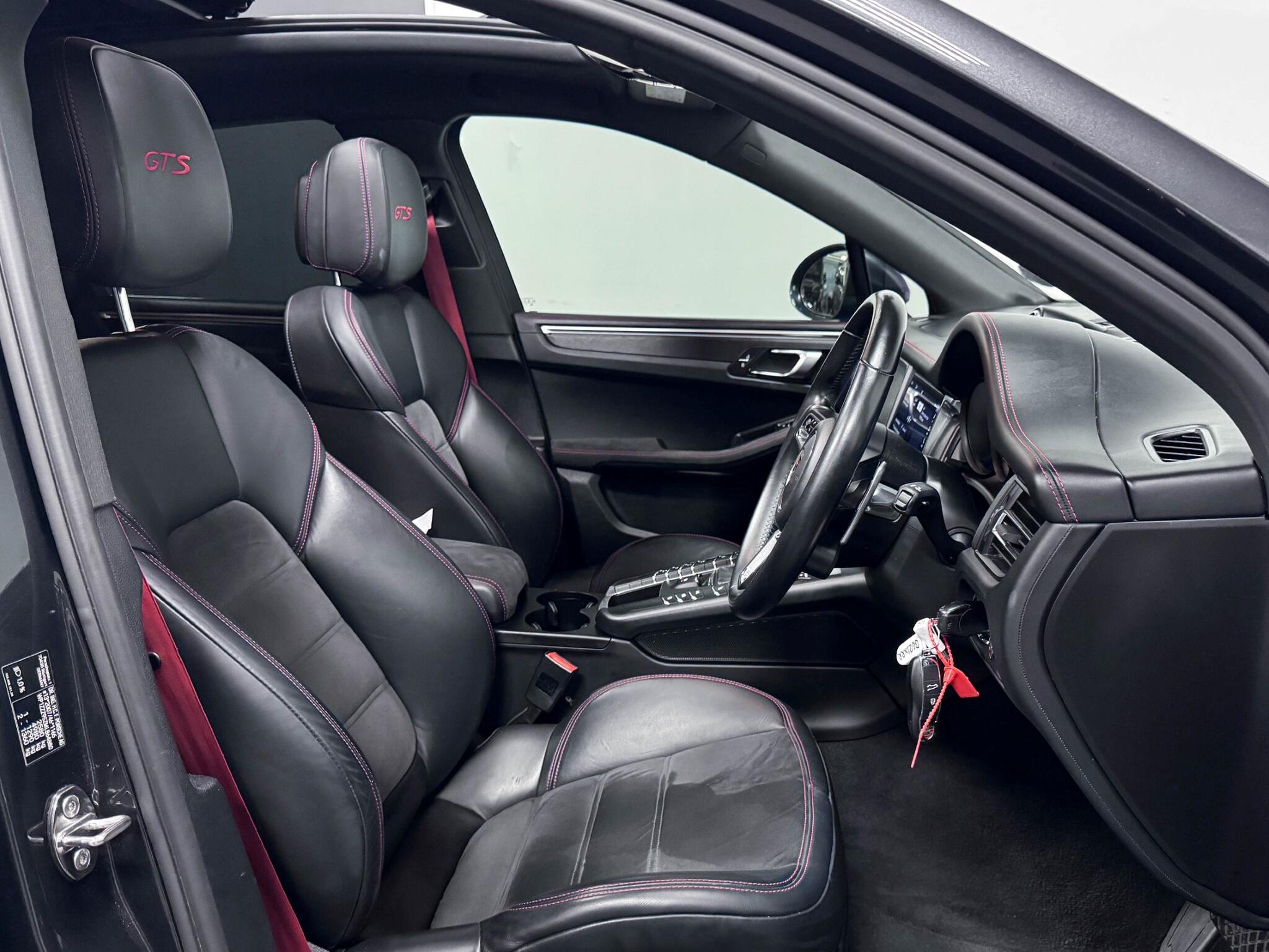 Porsche Macan view 36