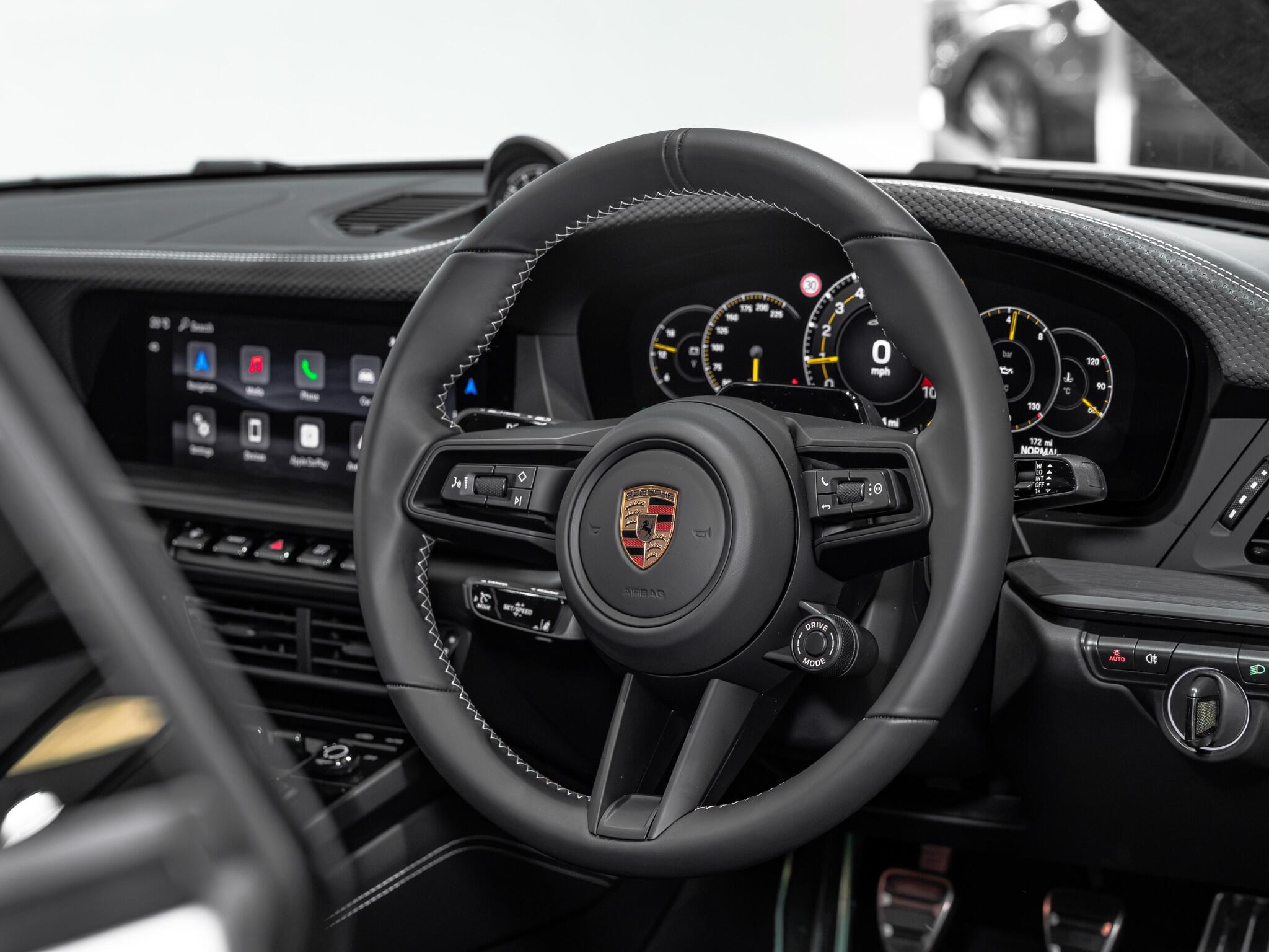 Porsche 911 view 18