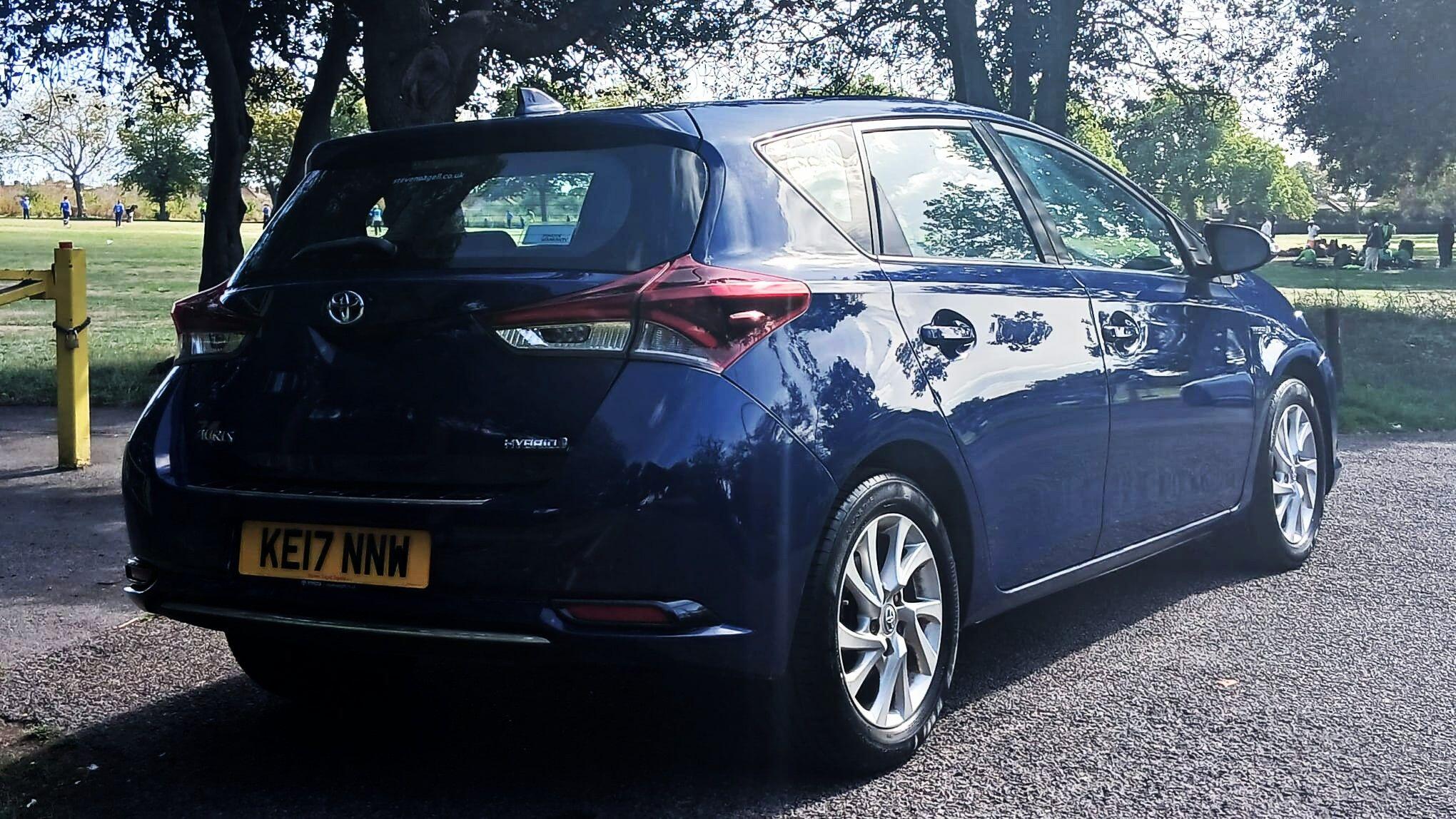 Toyota Auris view 3