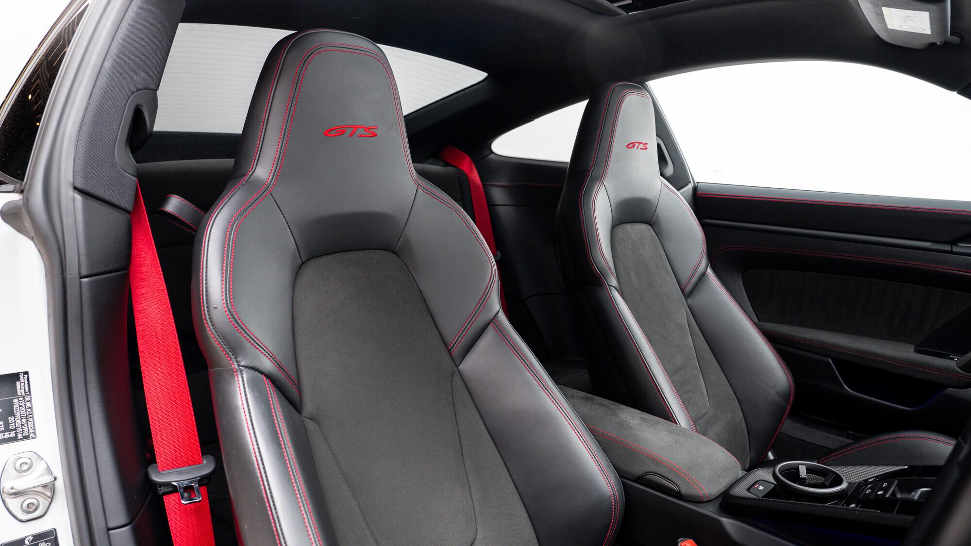 Porsche 911 view 6