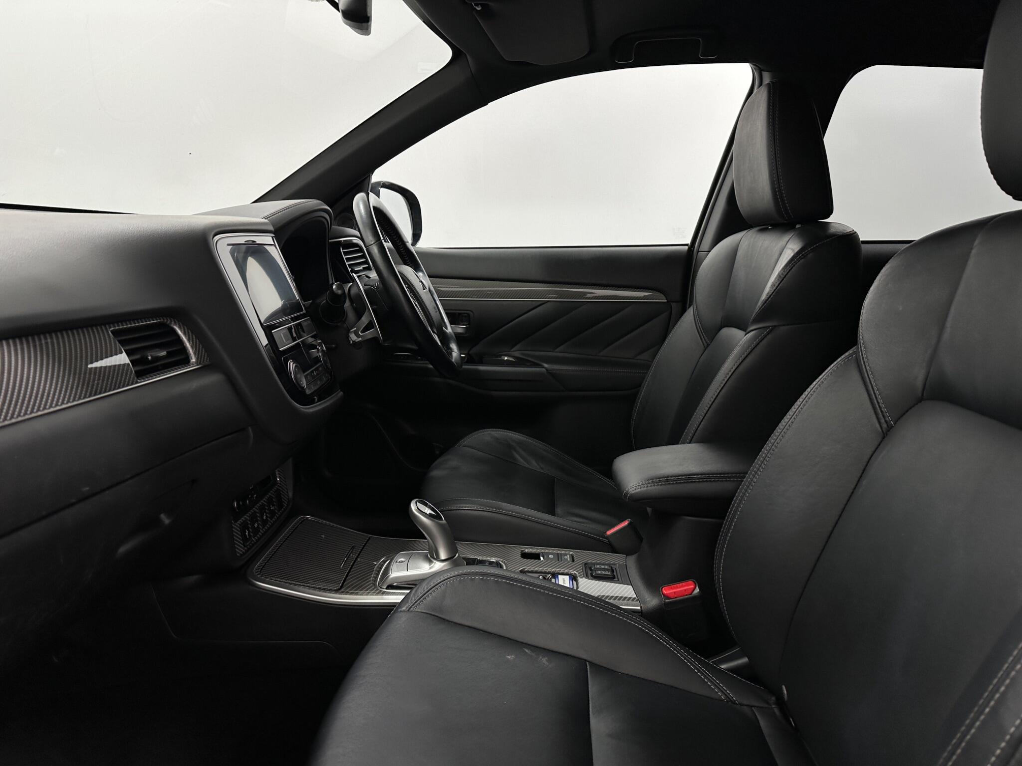 Mitsubishi Outlander view 33