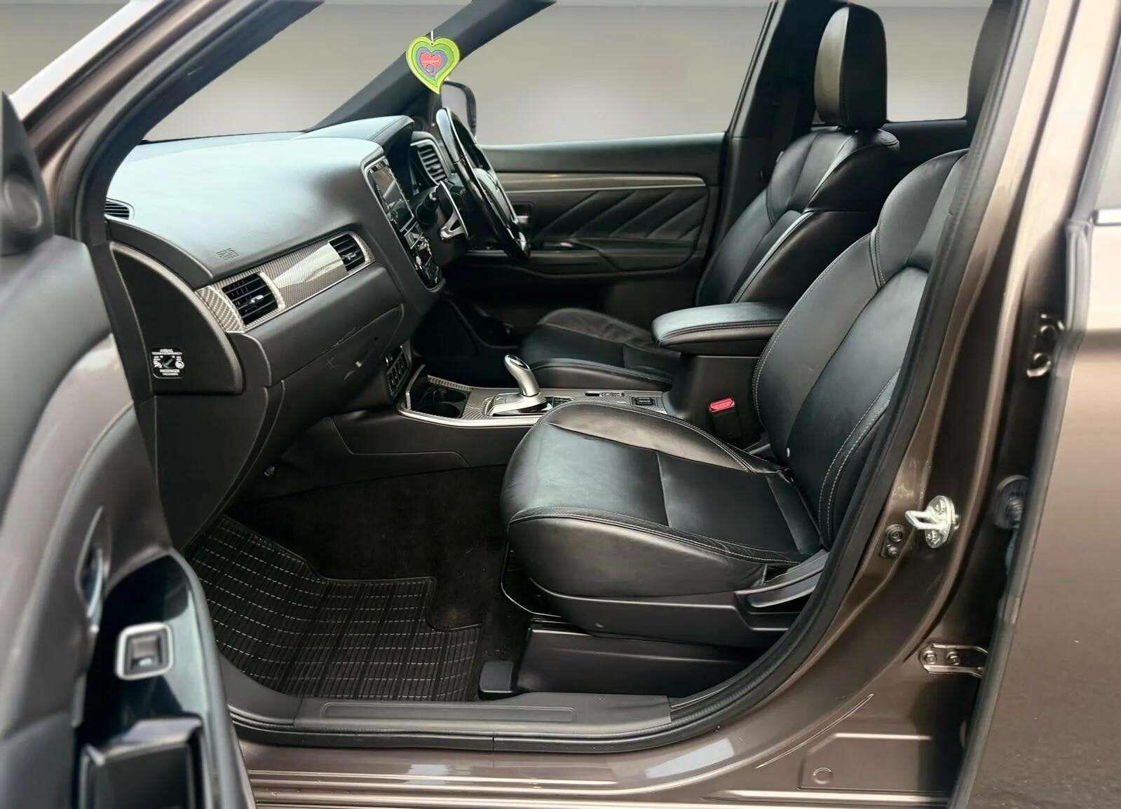 Mitsubishi Outlander view 52