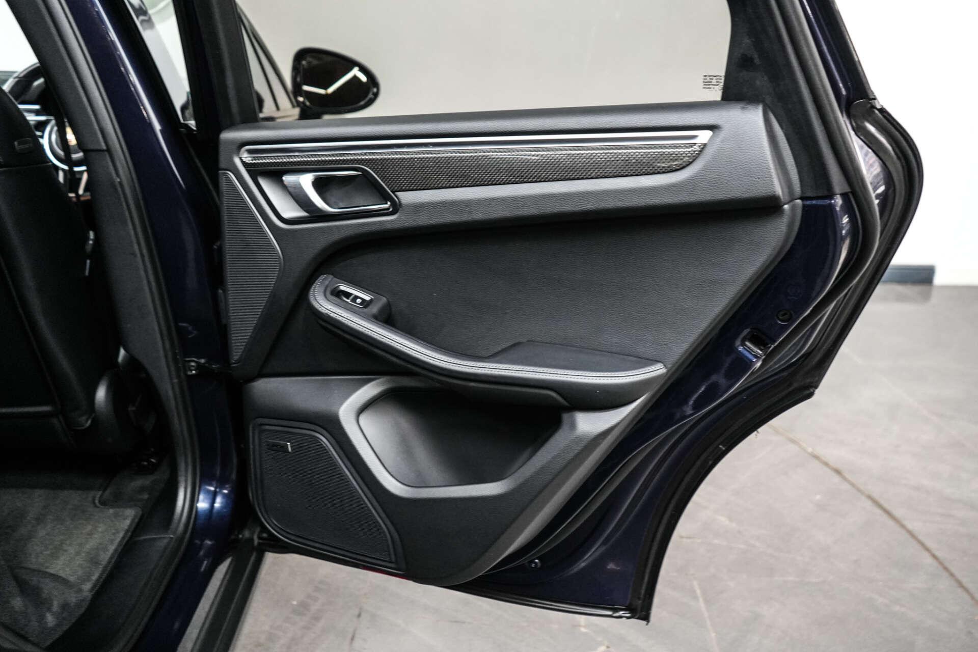 Porsche Macan view 24