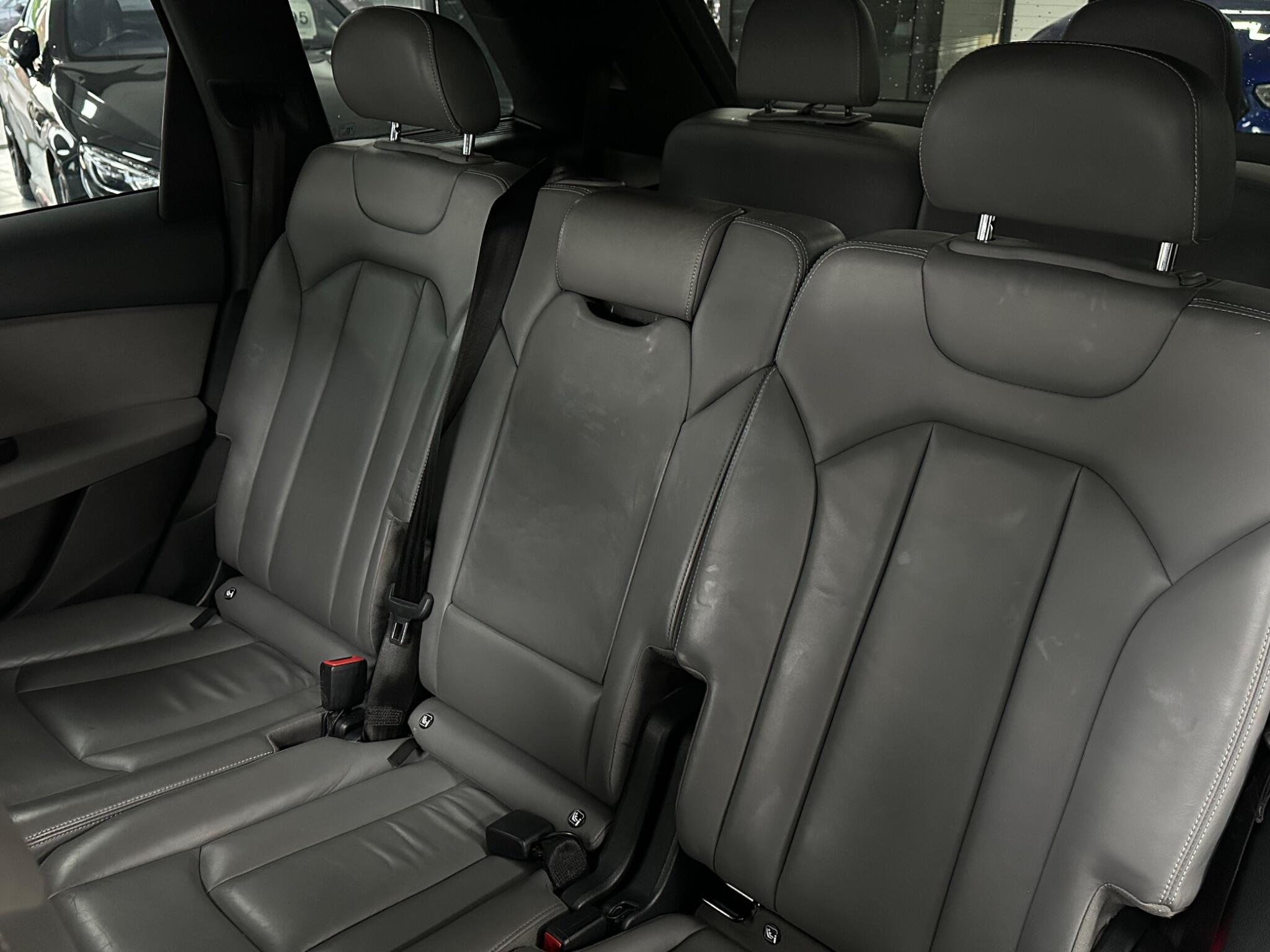 Audi Q7 view 40