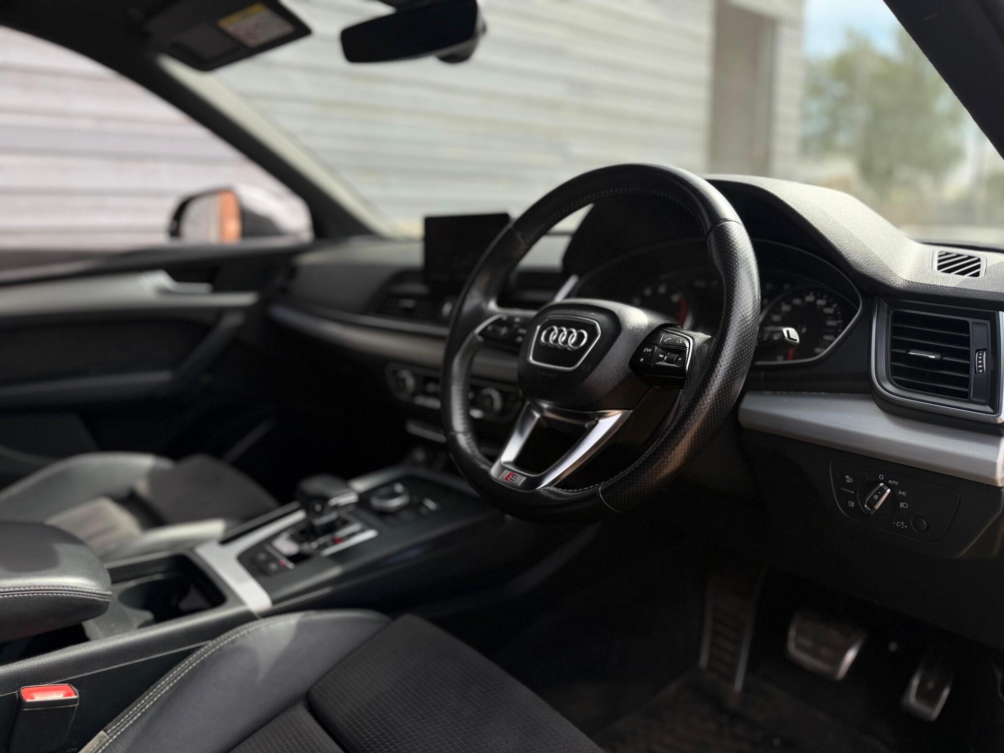 Audi Q5 view 15