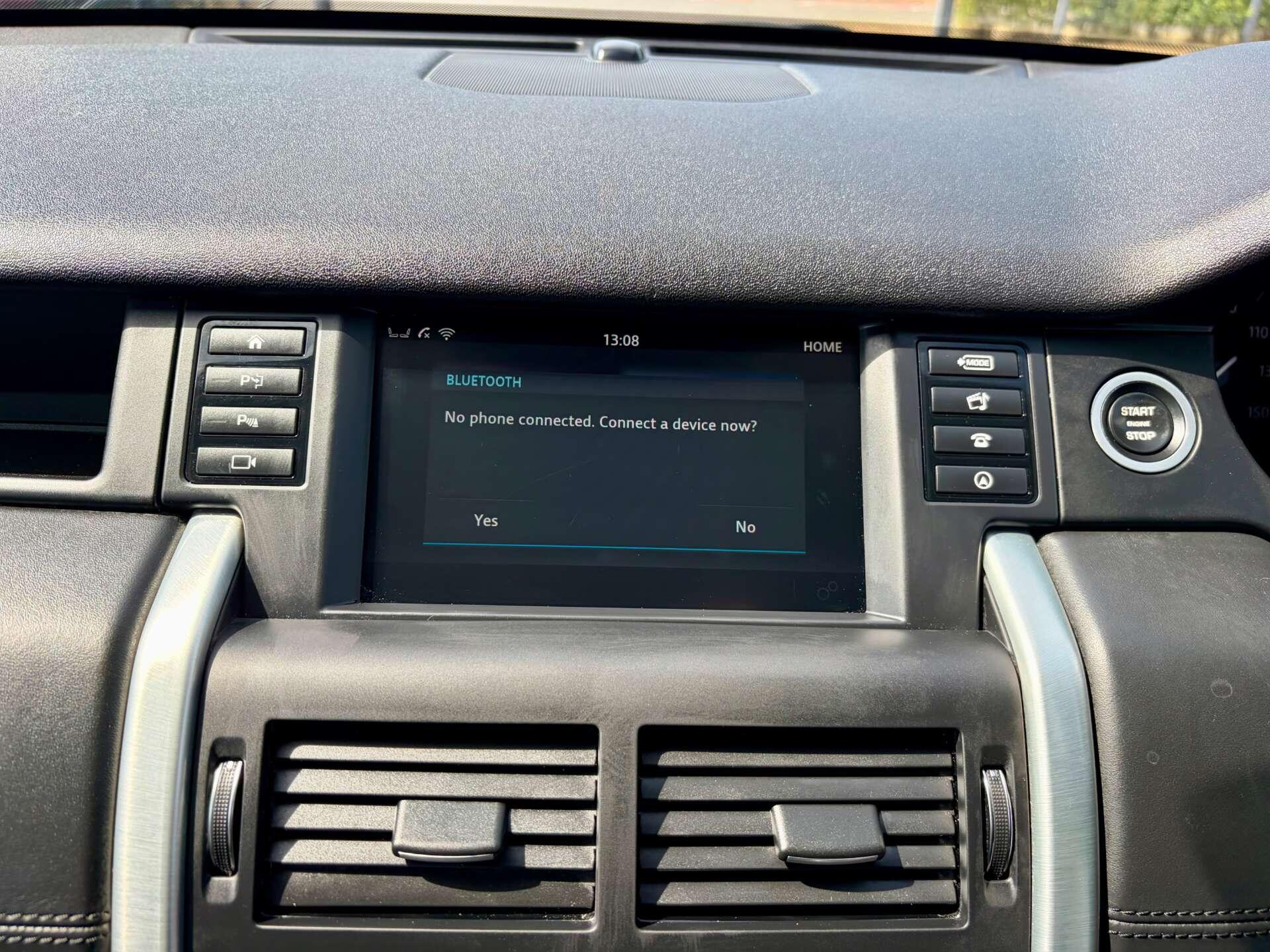 Land Rover Discovery Sport view 50