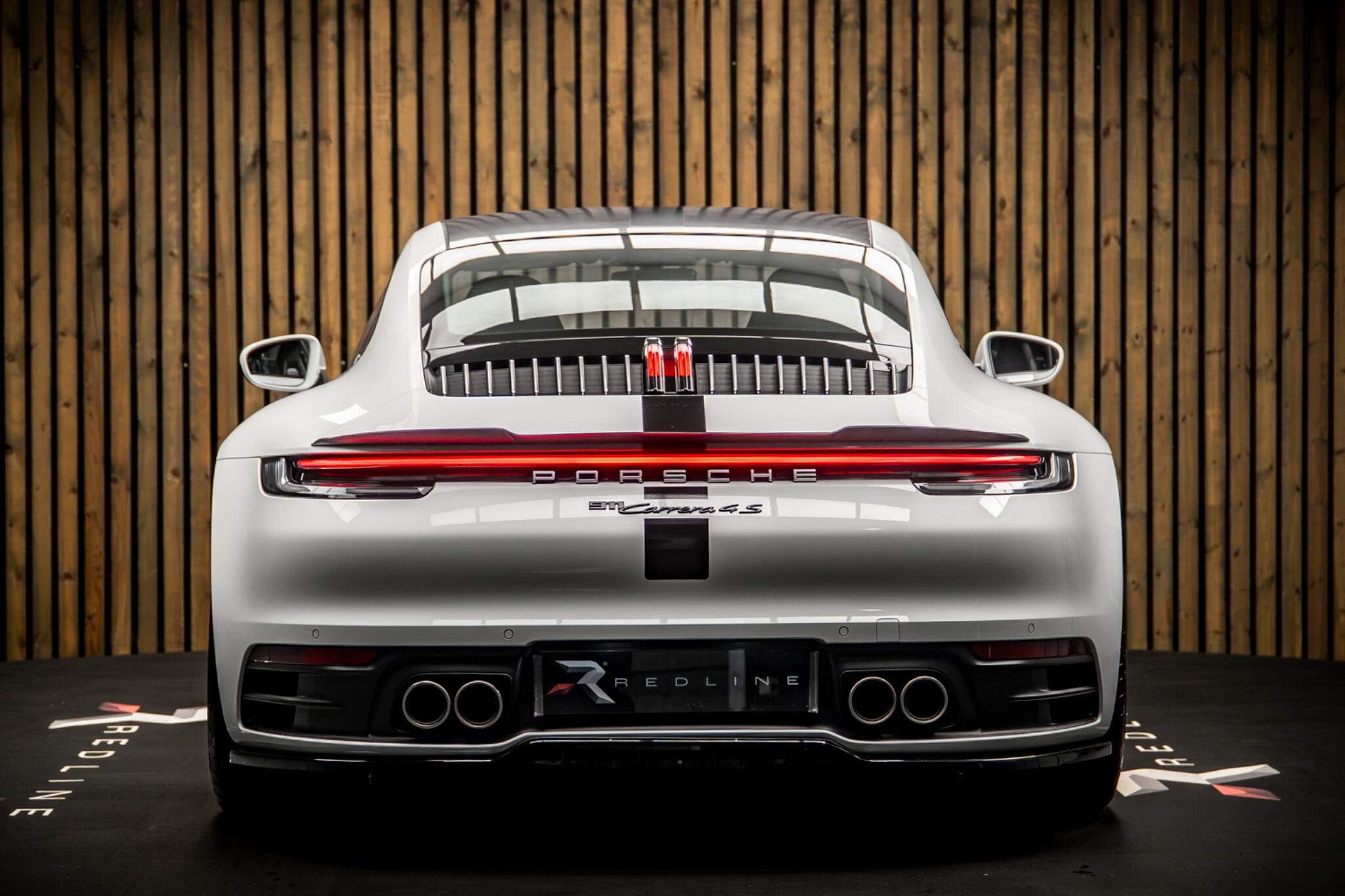 Porsche 911 view 6
