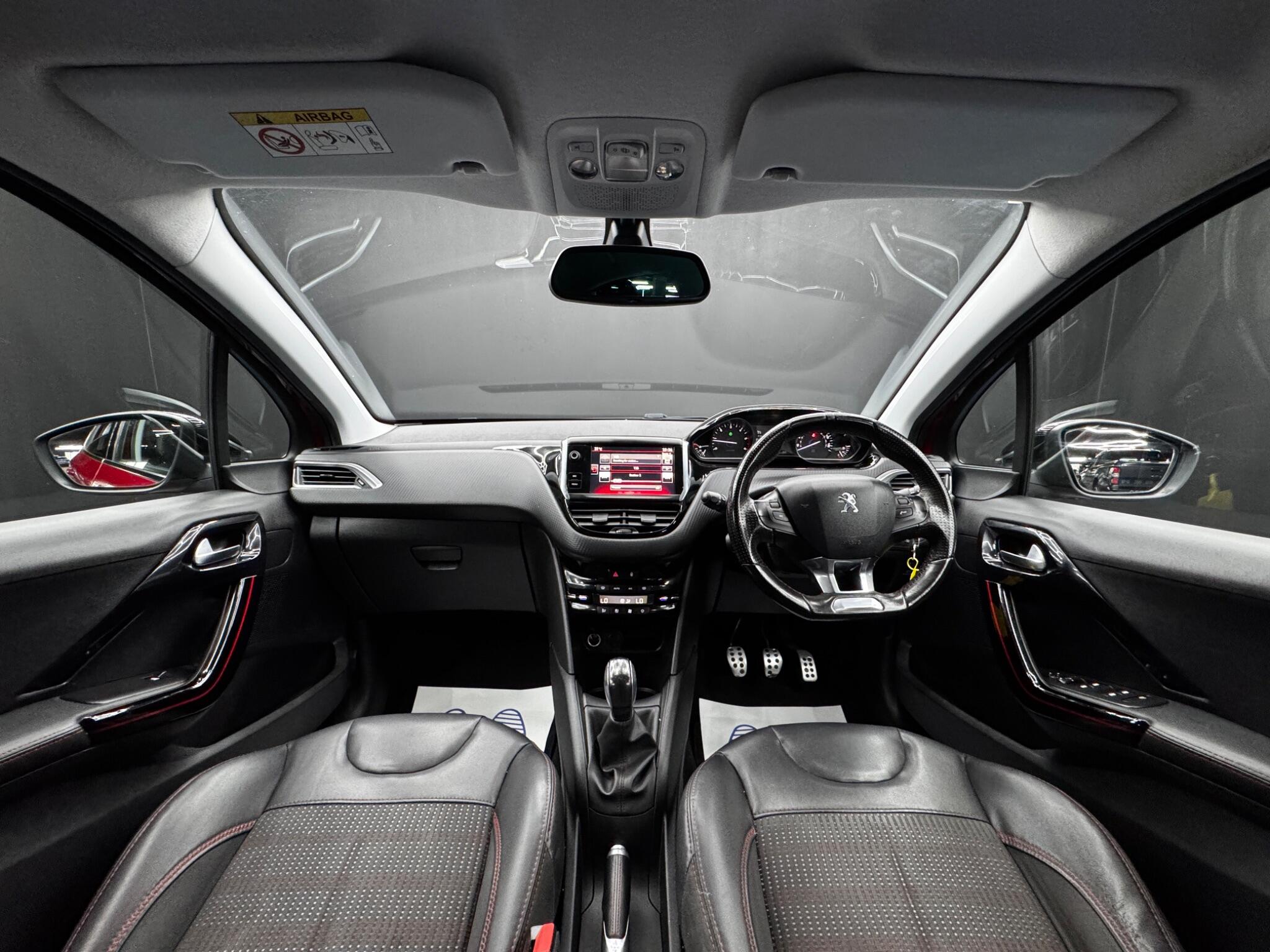 Peugeot 208 view 17