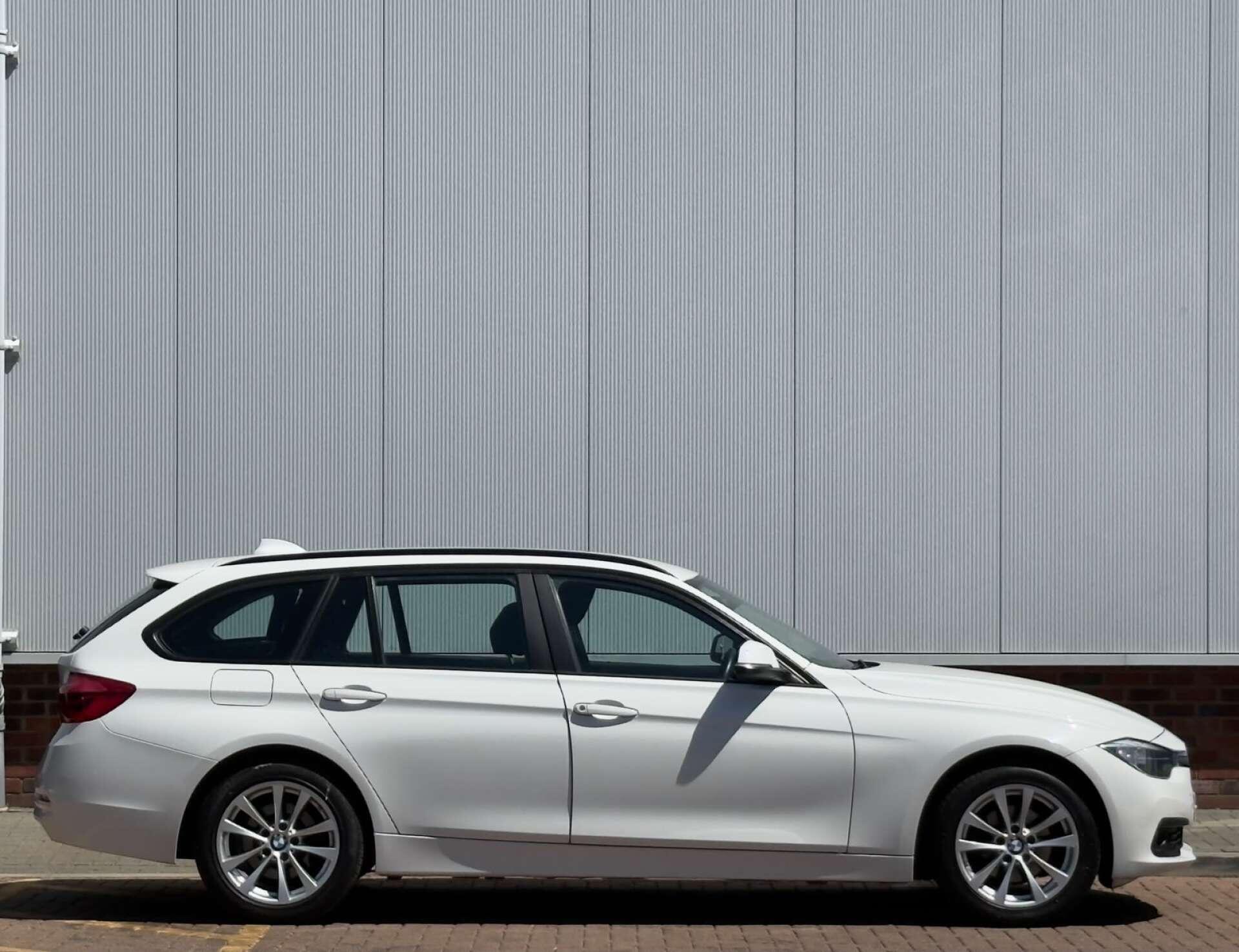 BMW 3 Series view 8