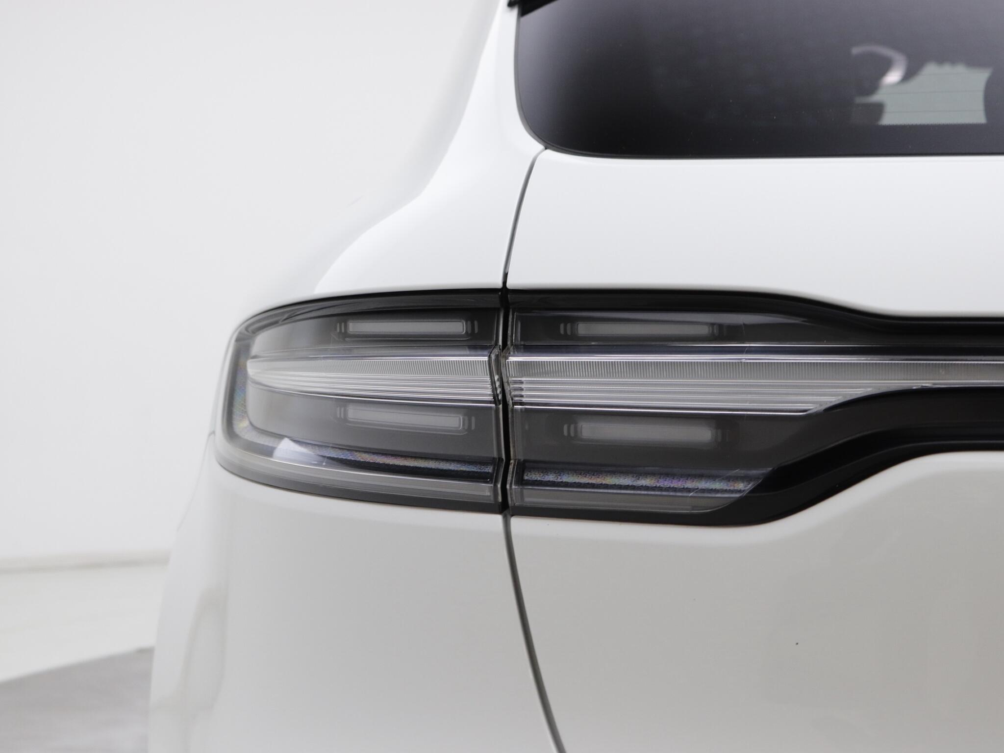 Porsche Macan view 22