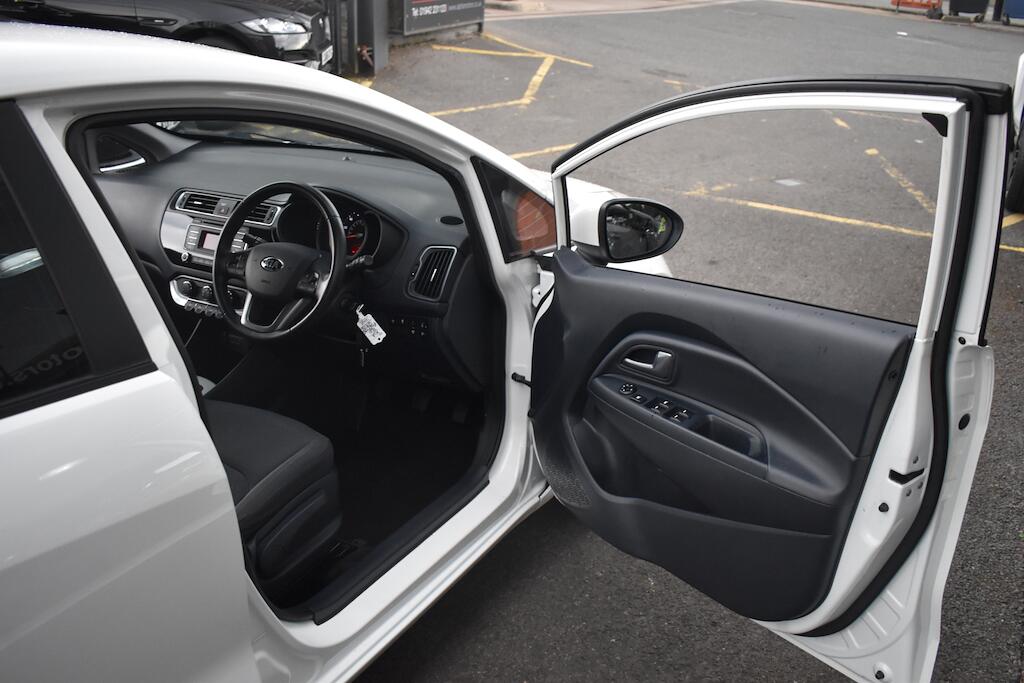 Kia Rio view 25