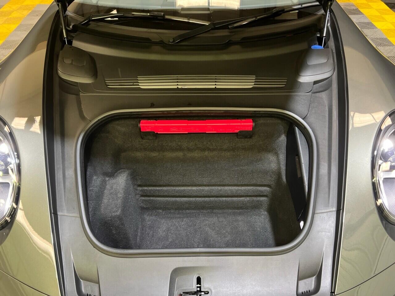 Porsche 911 view 11