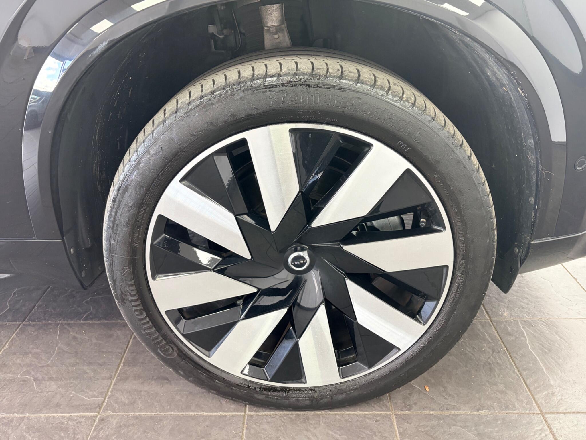 Volvo XC90 view 25