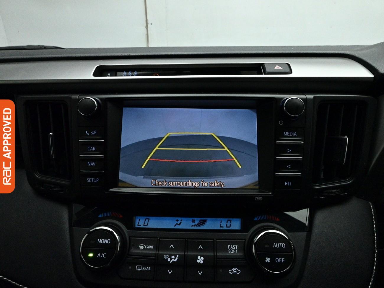 Toyota Rav4 view 3