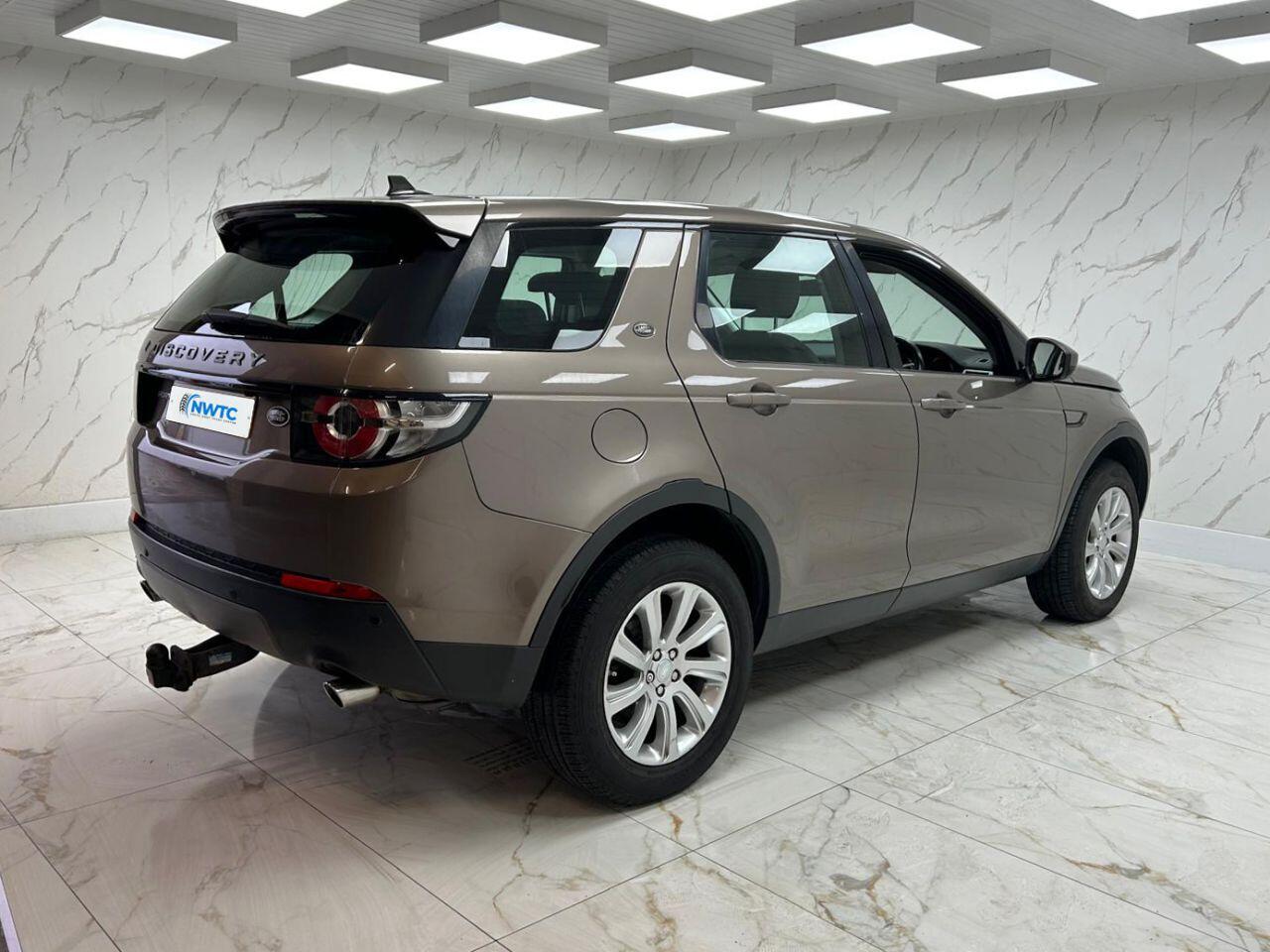 Land Rover Discovery Sport view 10