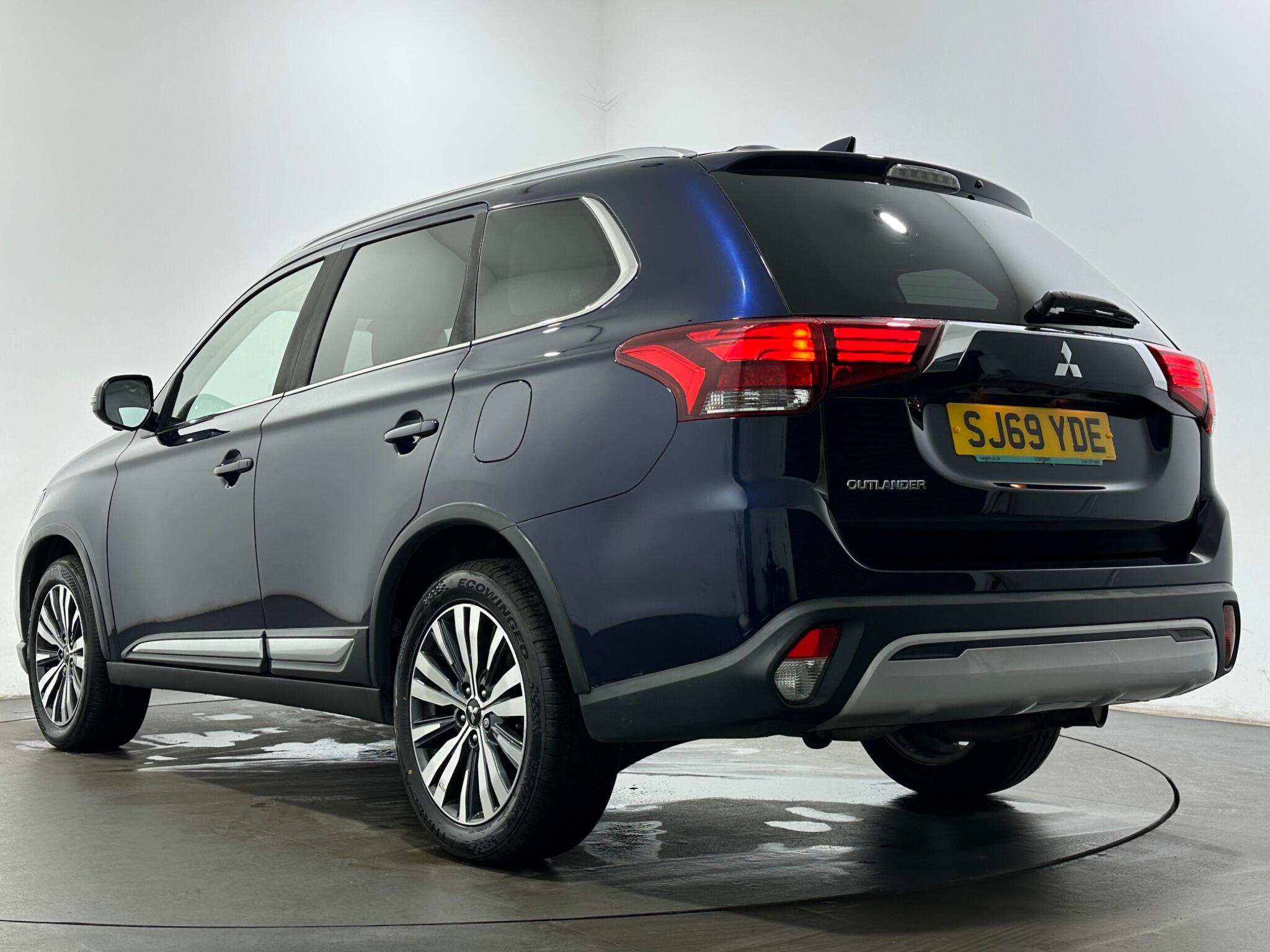 Mitsubishi Outlander view 50