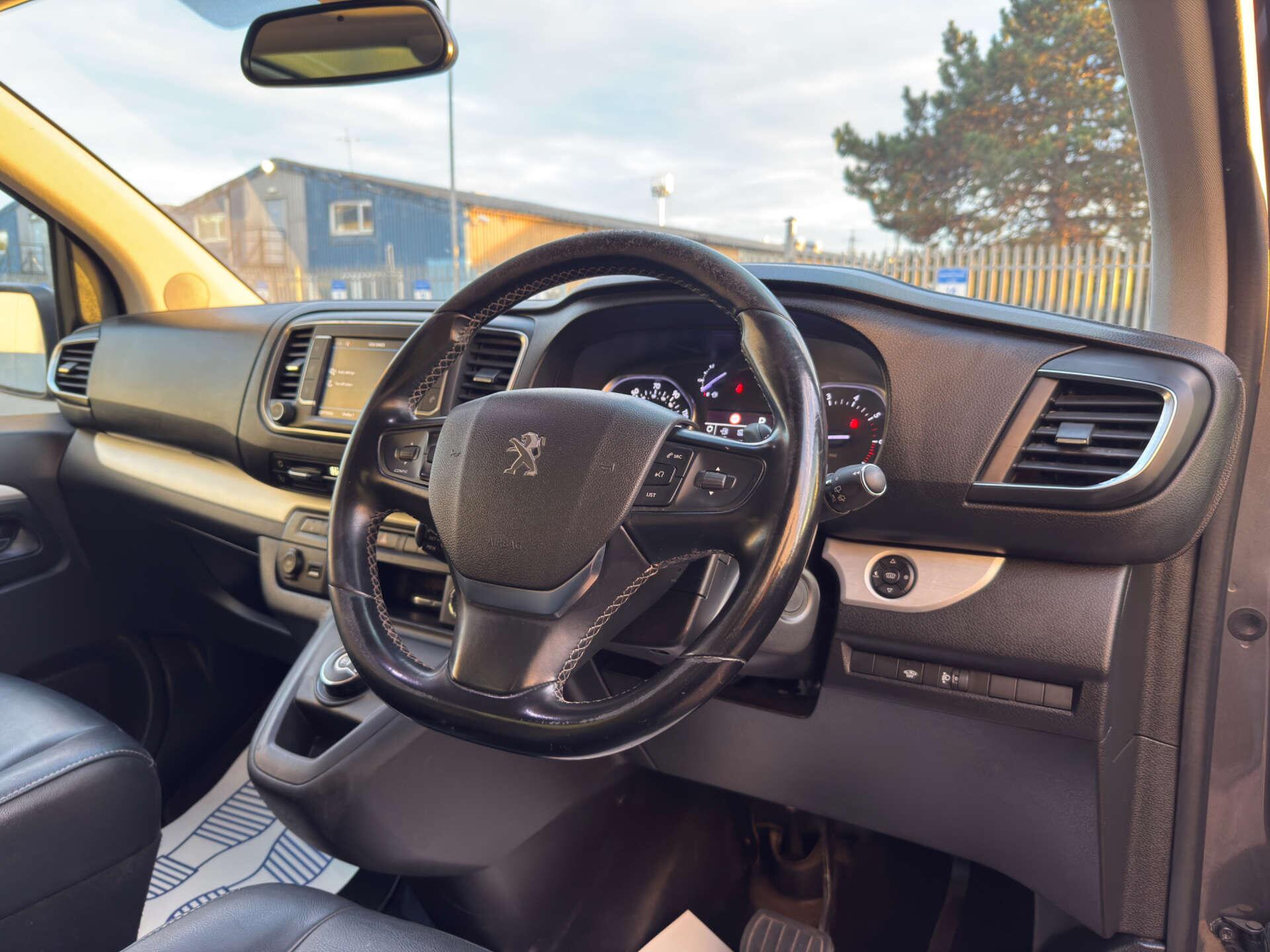 Peugeot Traveller view 12