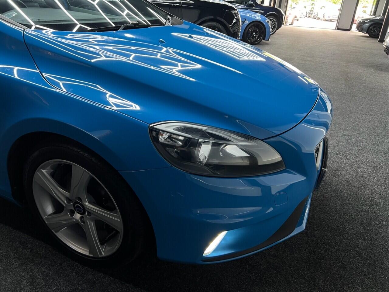 Volvo V40 view 19