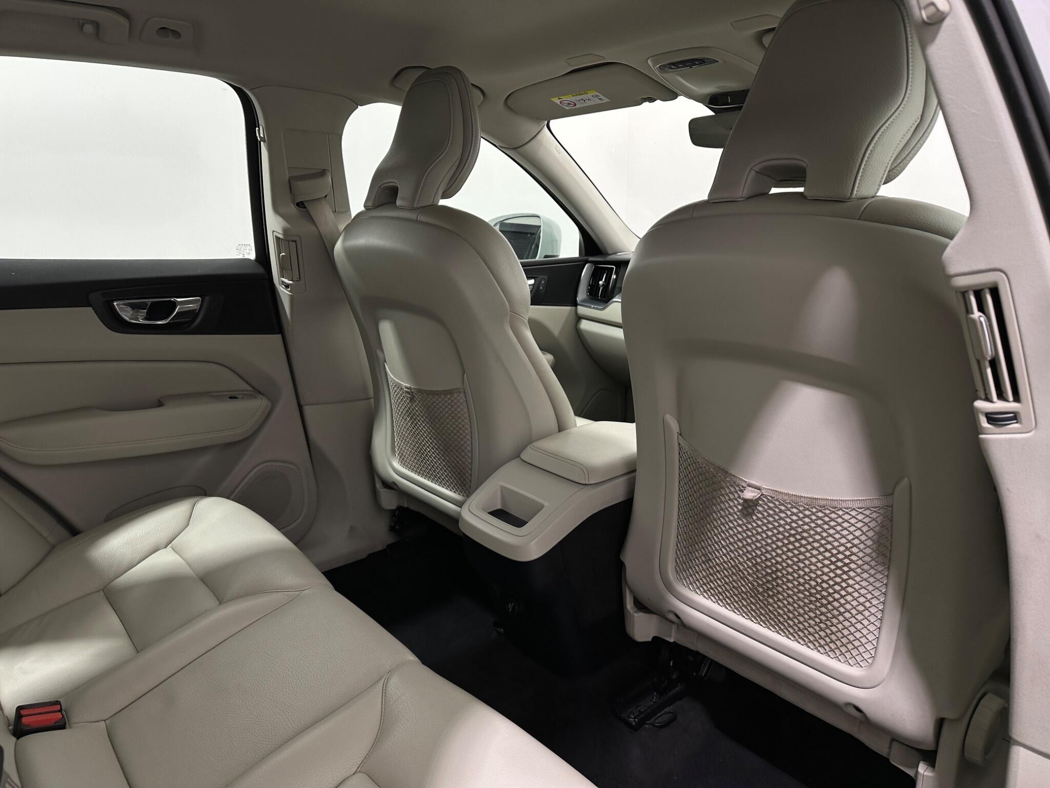 Volvo XC60 view 40