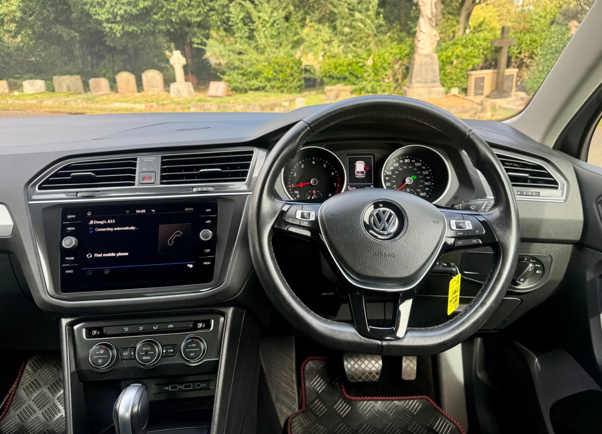 Volkswagen Tiguan view 24