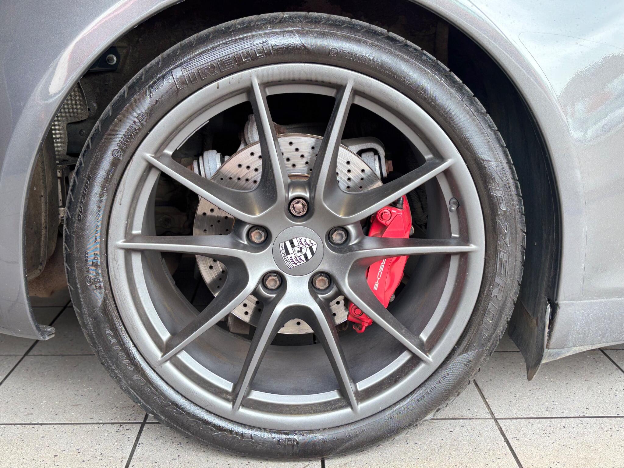 Porsche 911 view 32