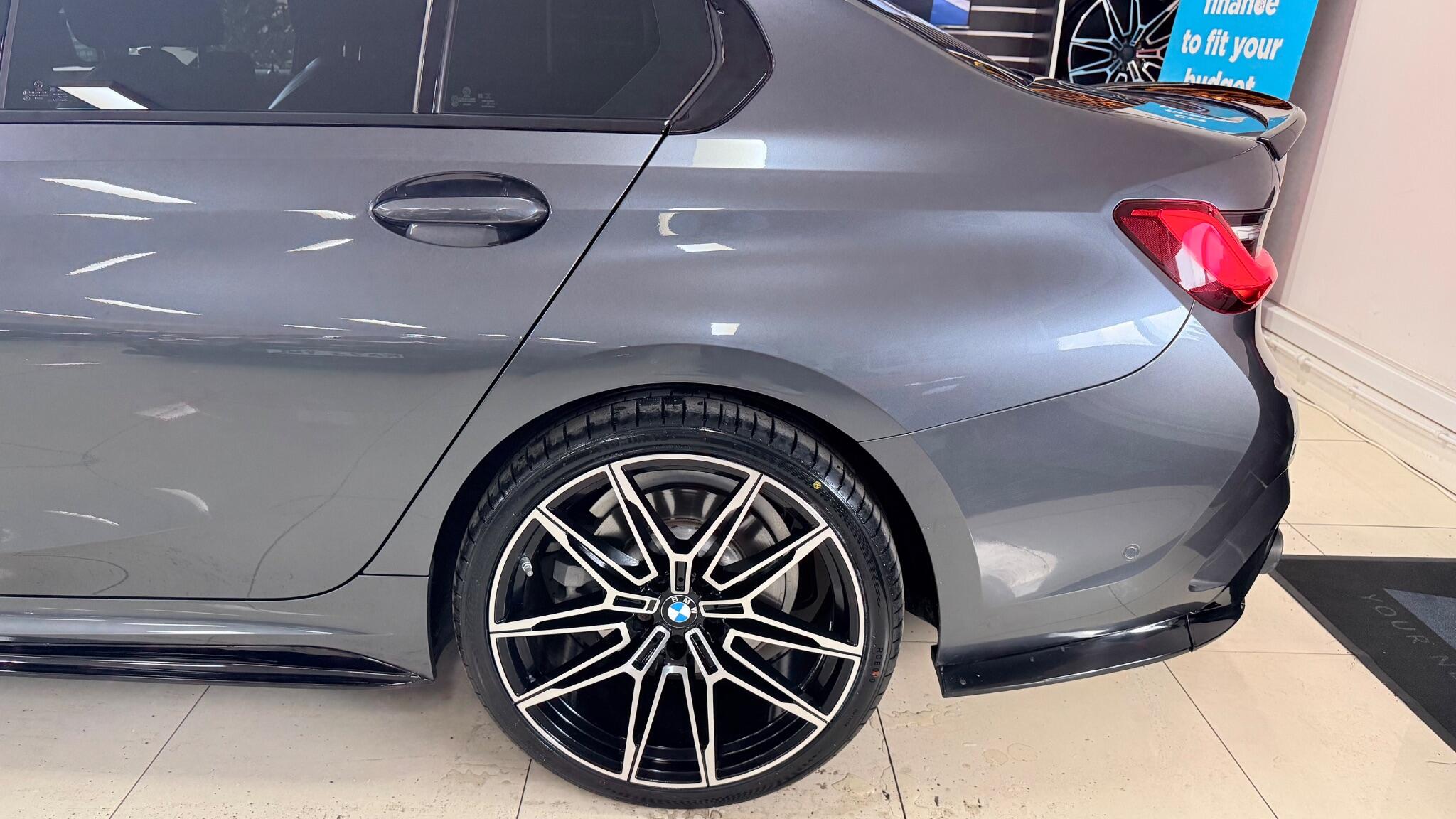 BMW 3 Series view 38