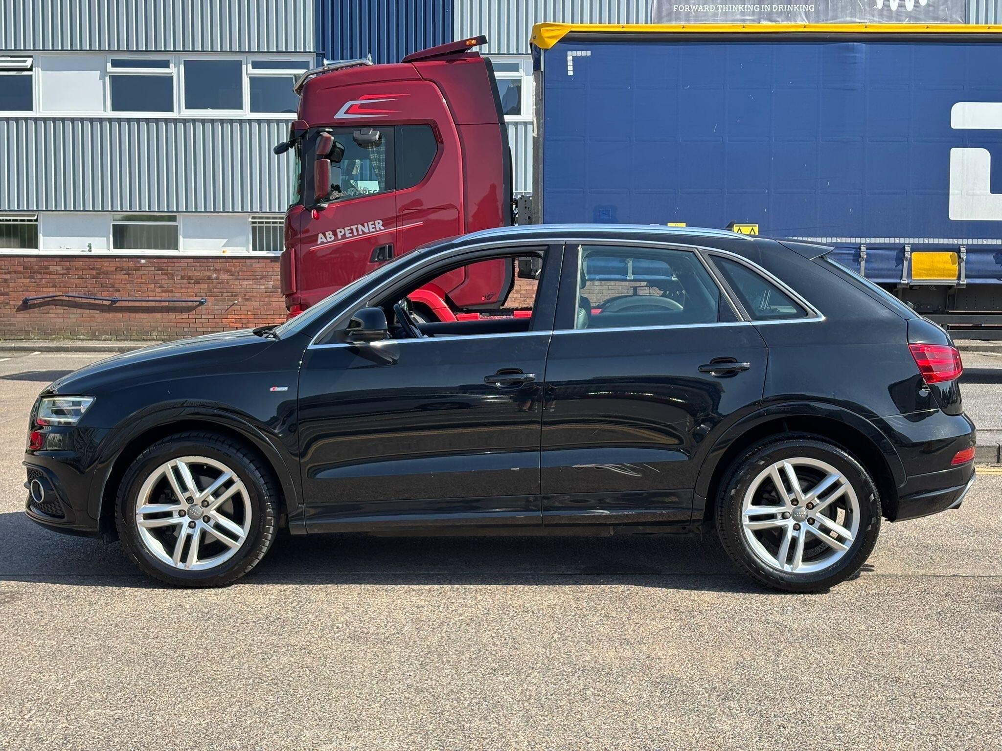 Audi Q3 view 10