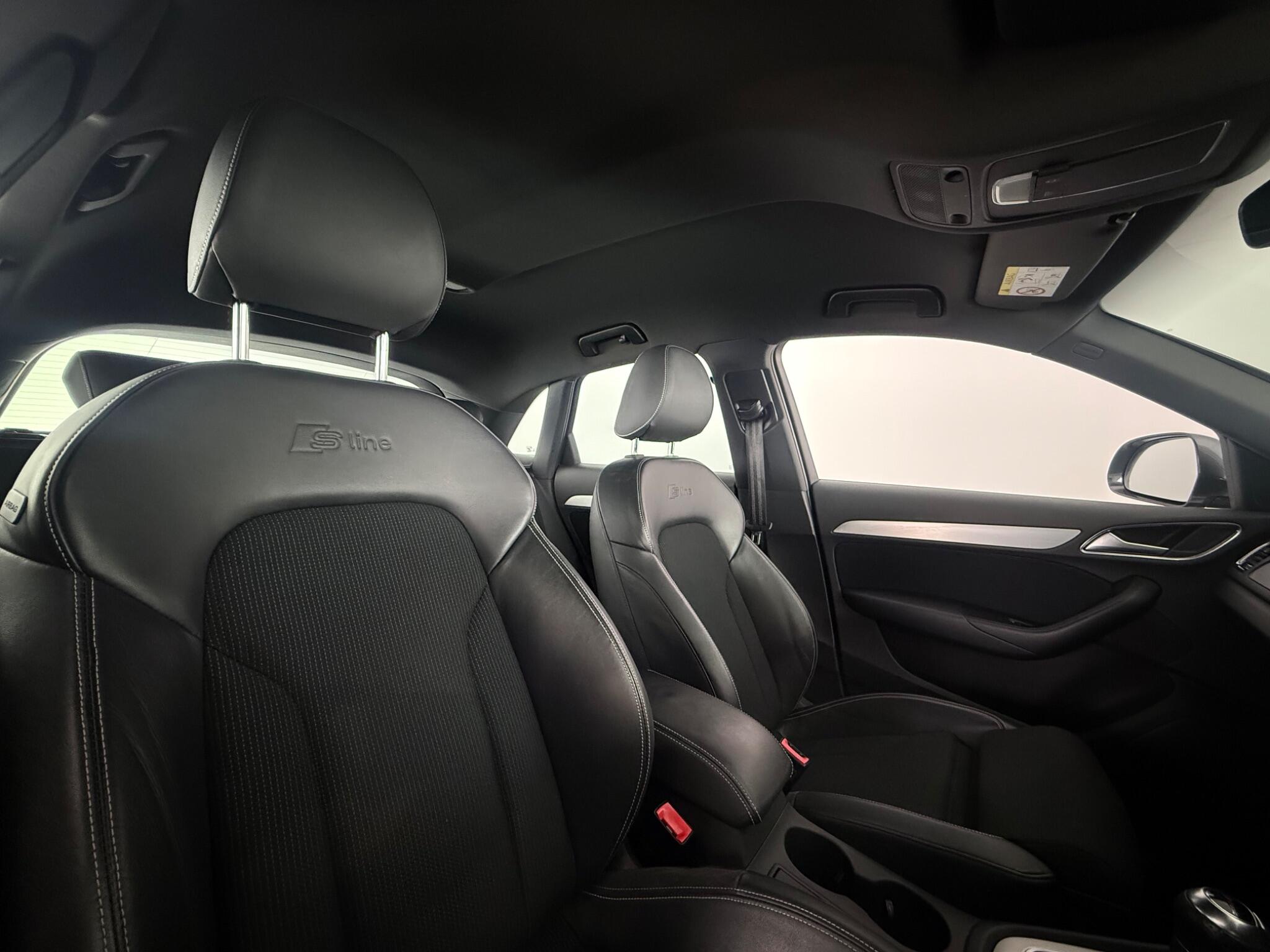 Audi Q3 view 30