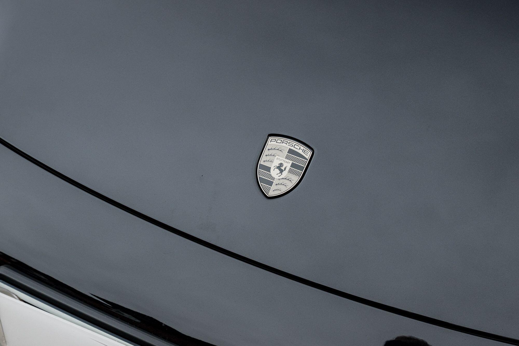 Porsche 911 view 11
