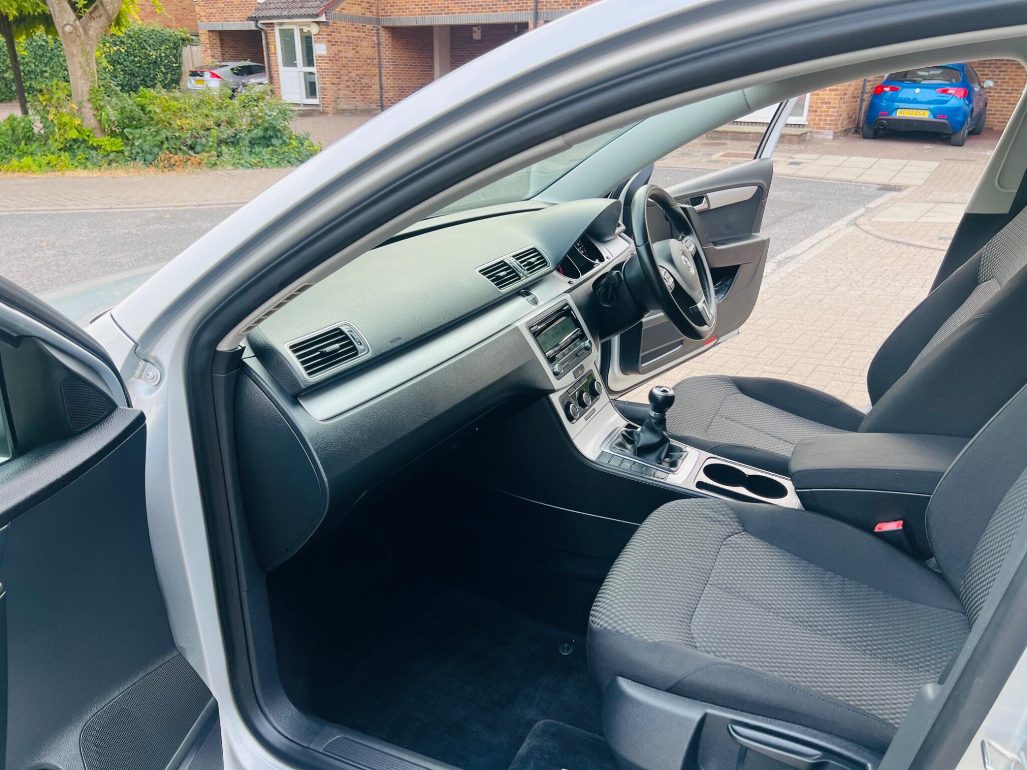 Volkswagen Passat view 39