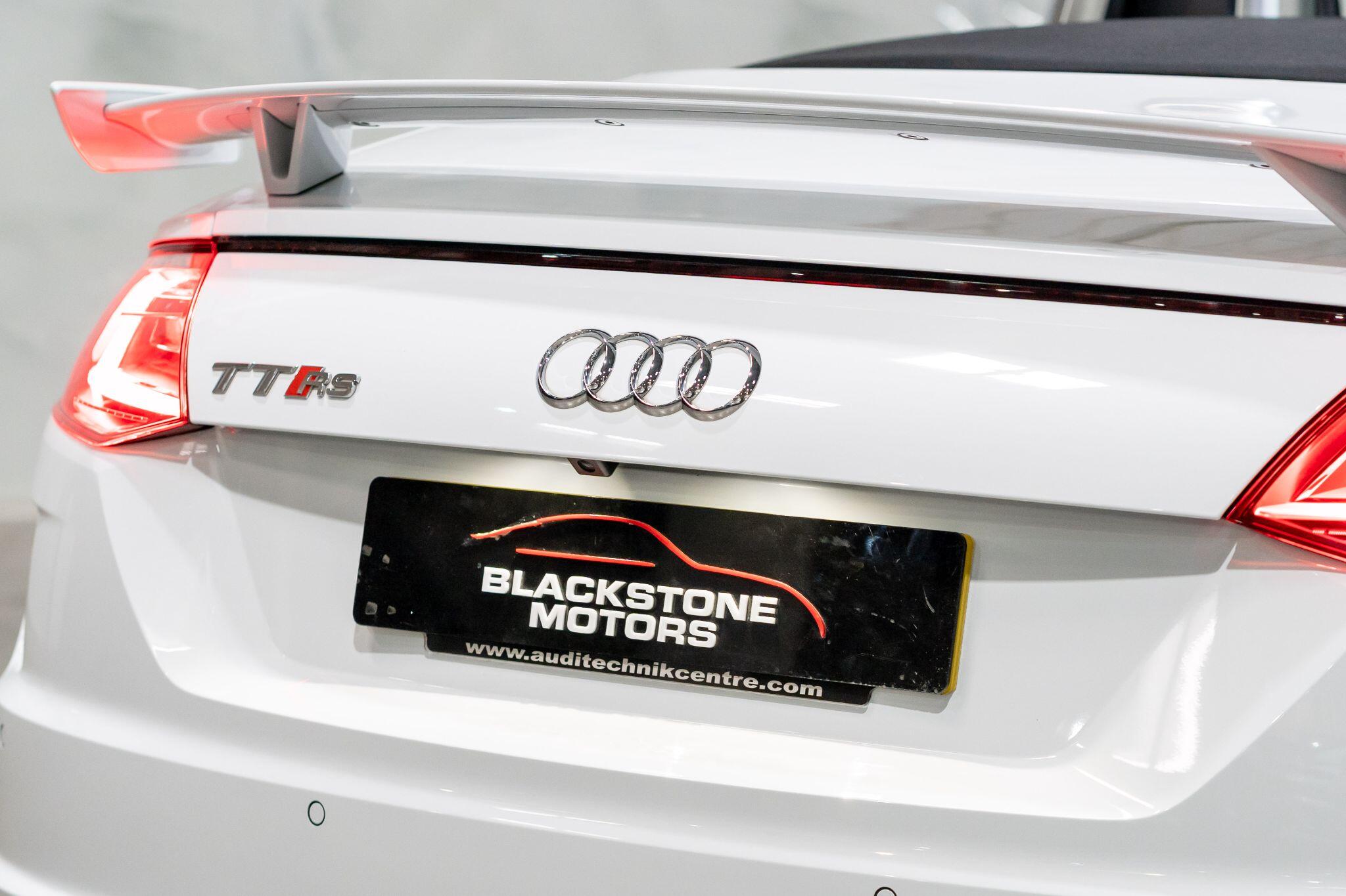 Audi TT RS view 32
