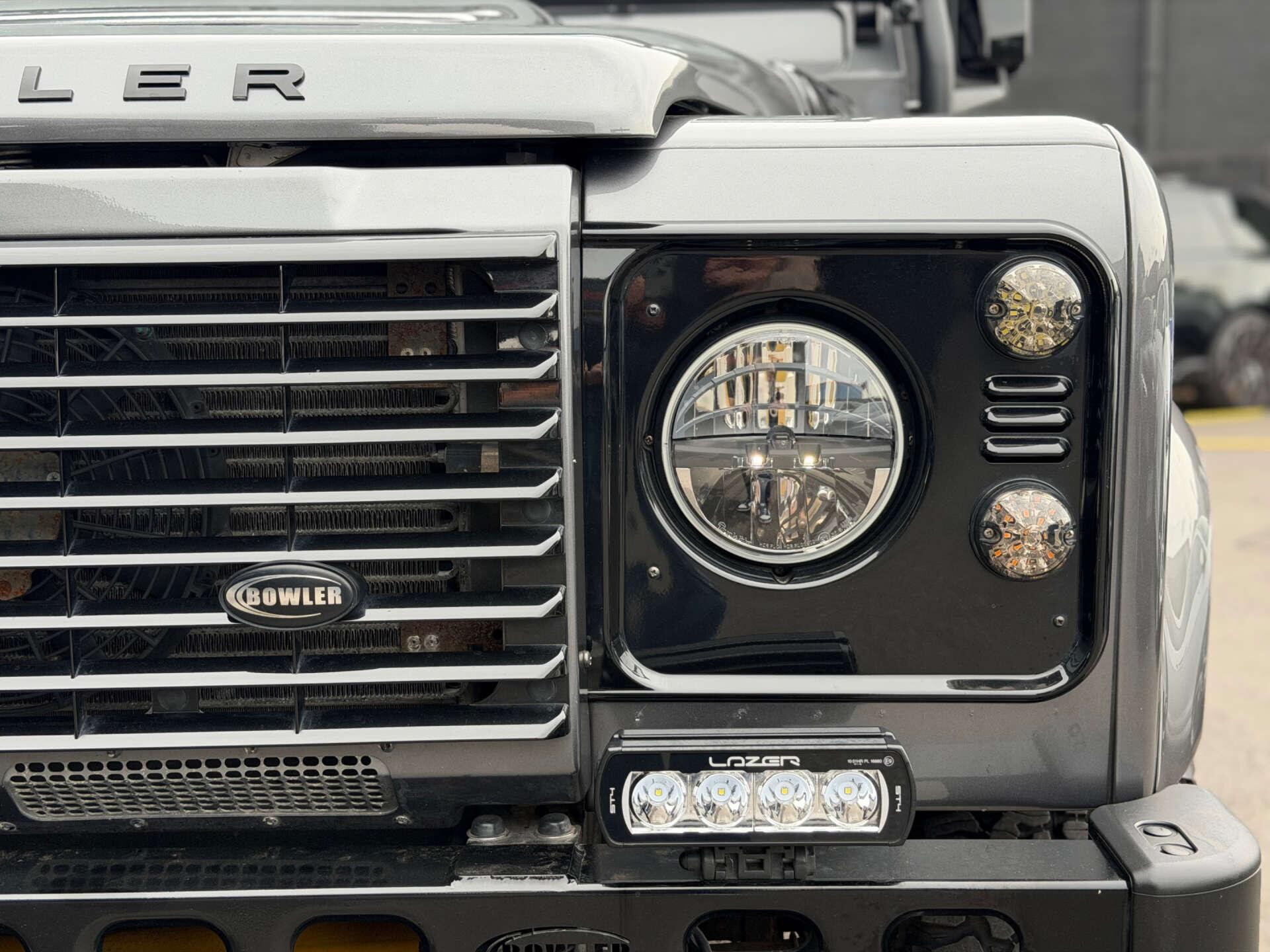 Land Rover Defender 110 view 20