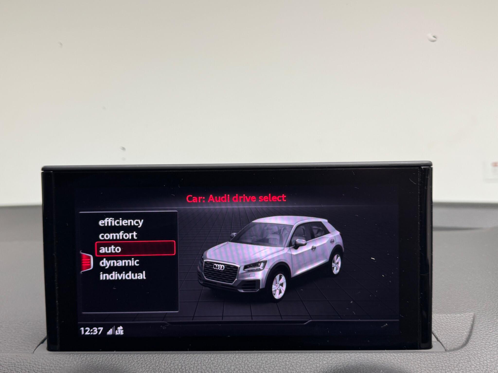 Audi Q2 view 20