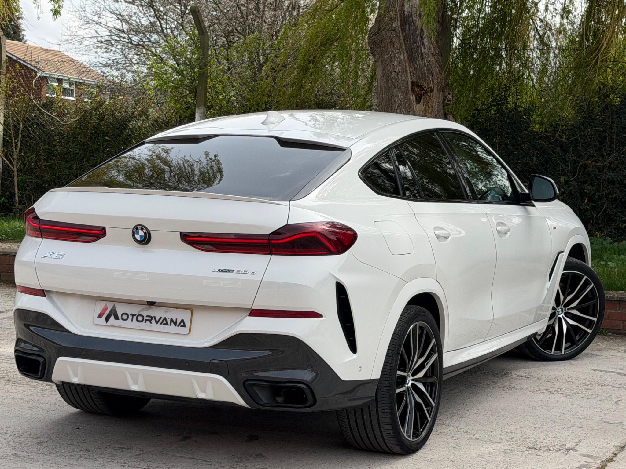 BMW X6 view 13