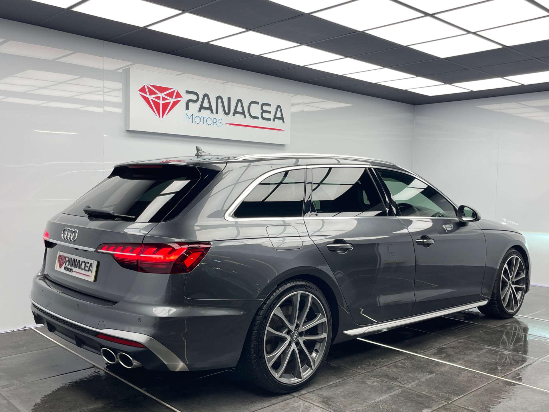 Audi S4 Avant view 4